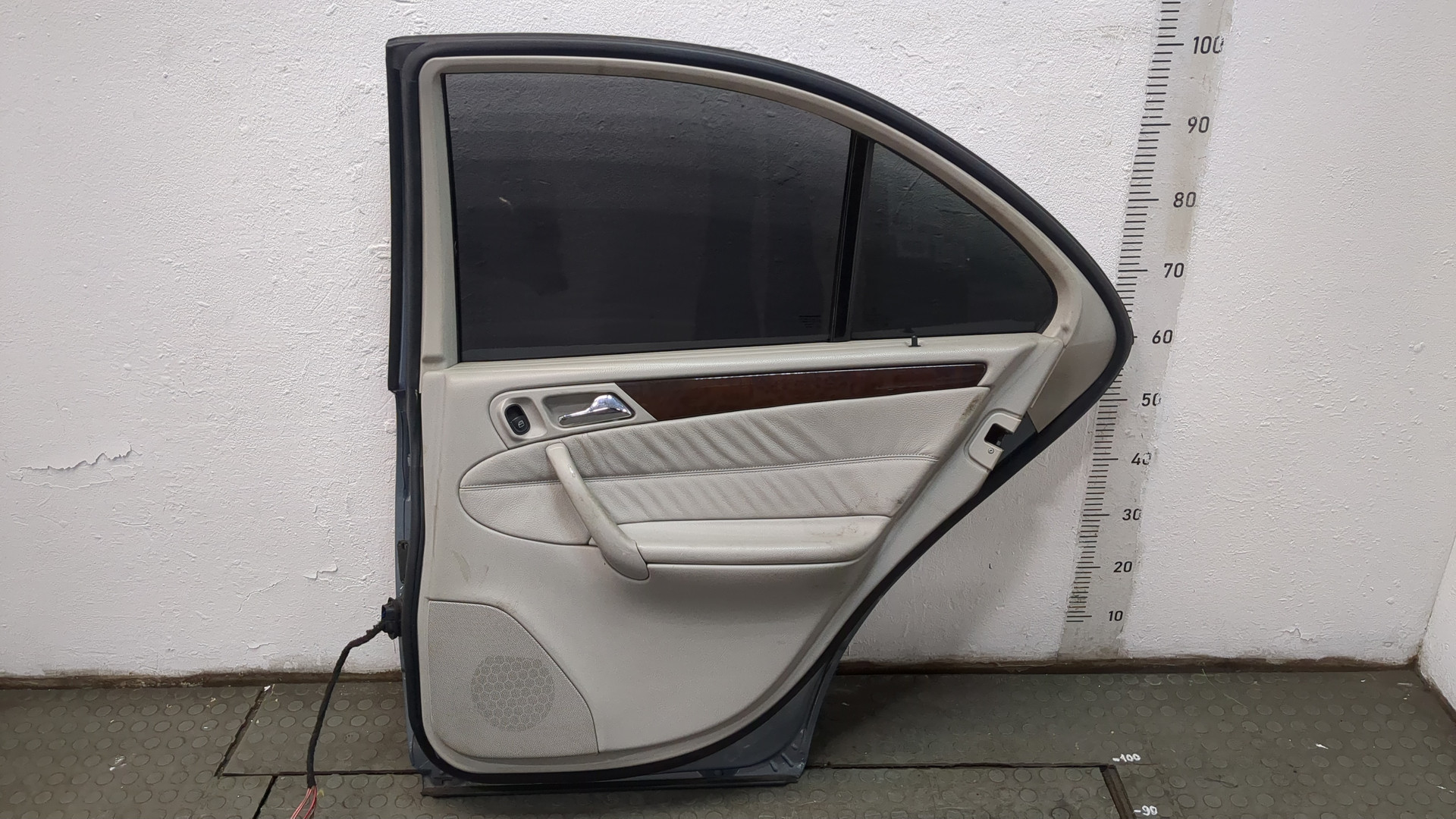 Дверь задняя правая