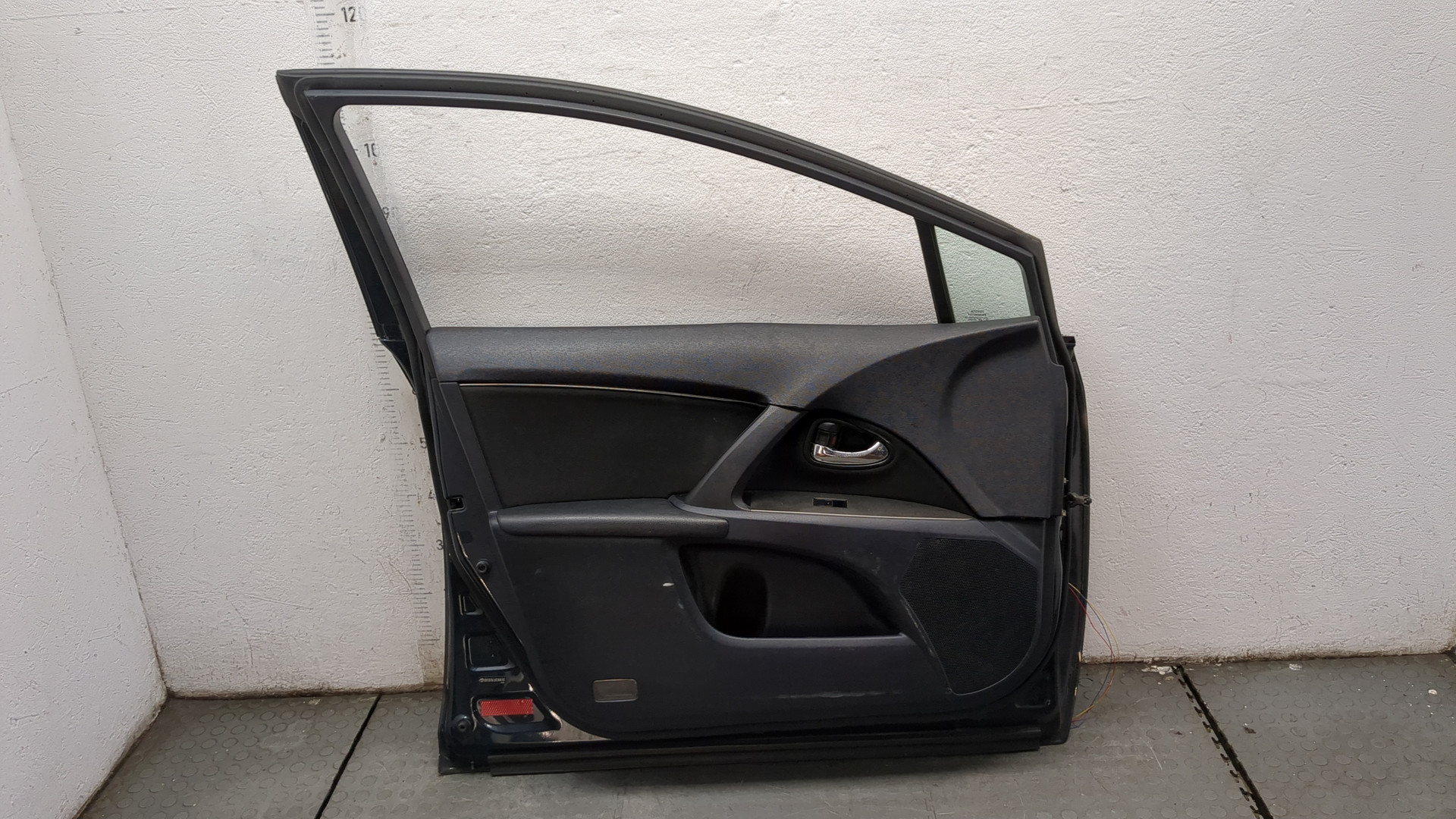 Дверь передняя левая