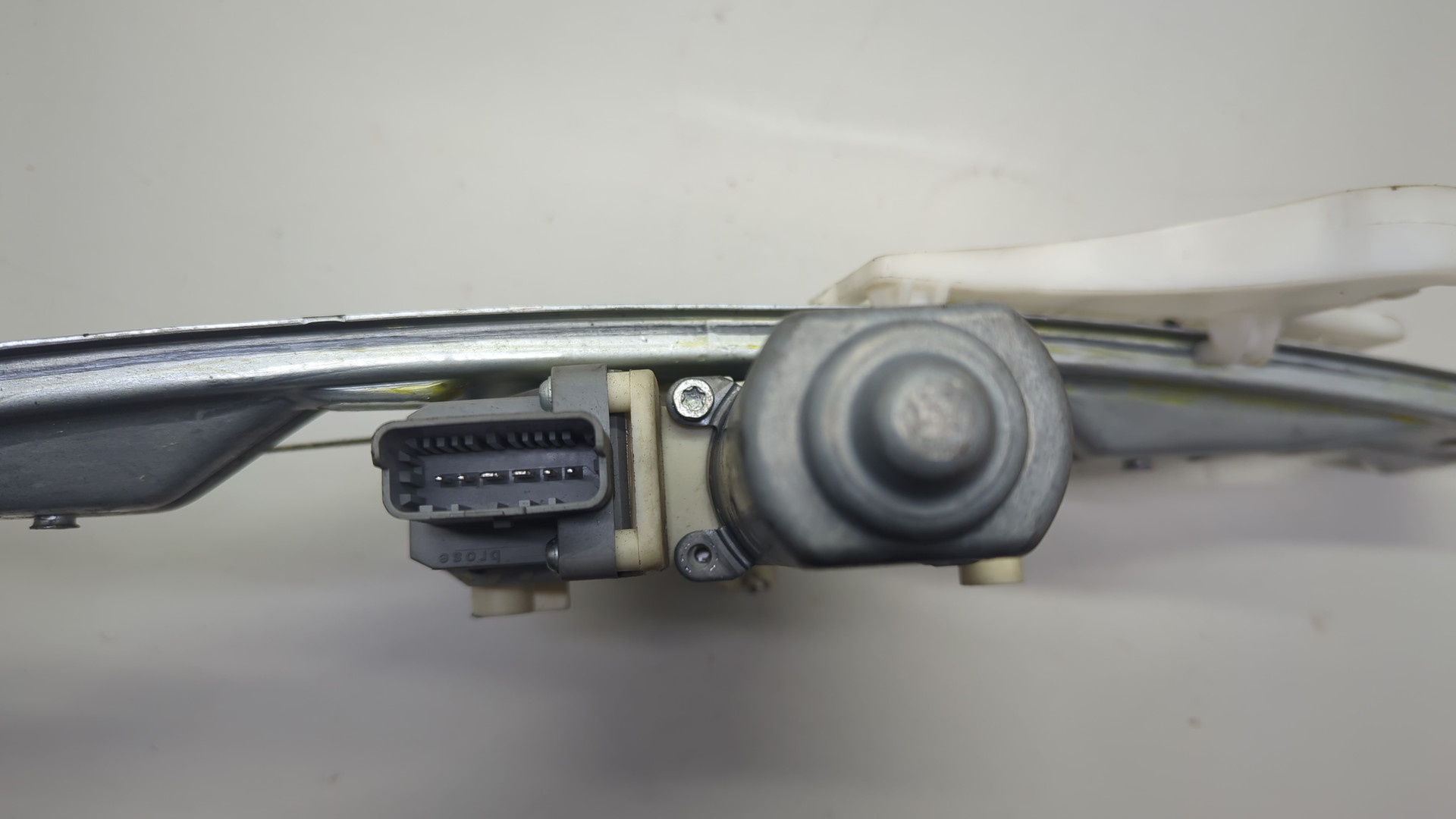 Стеклоподъемник электр. задний левый