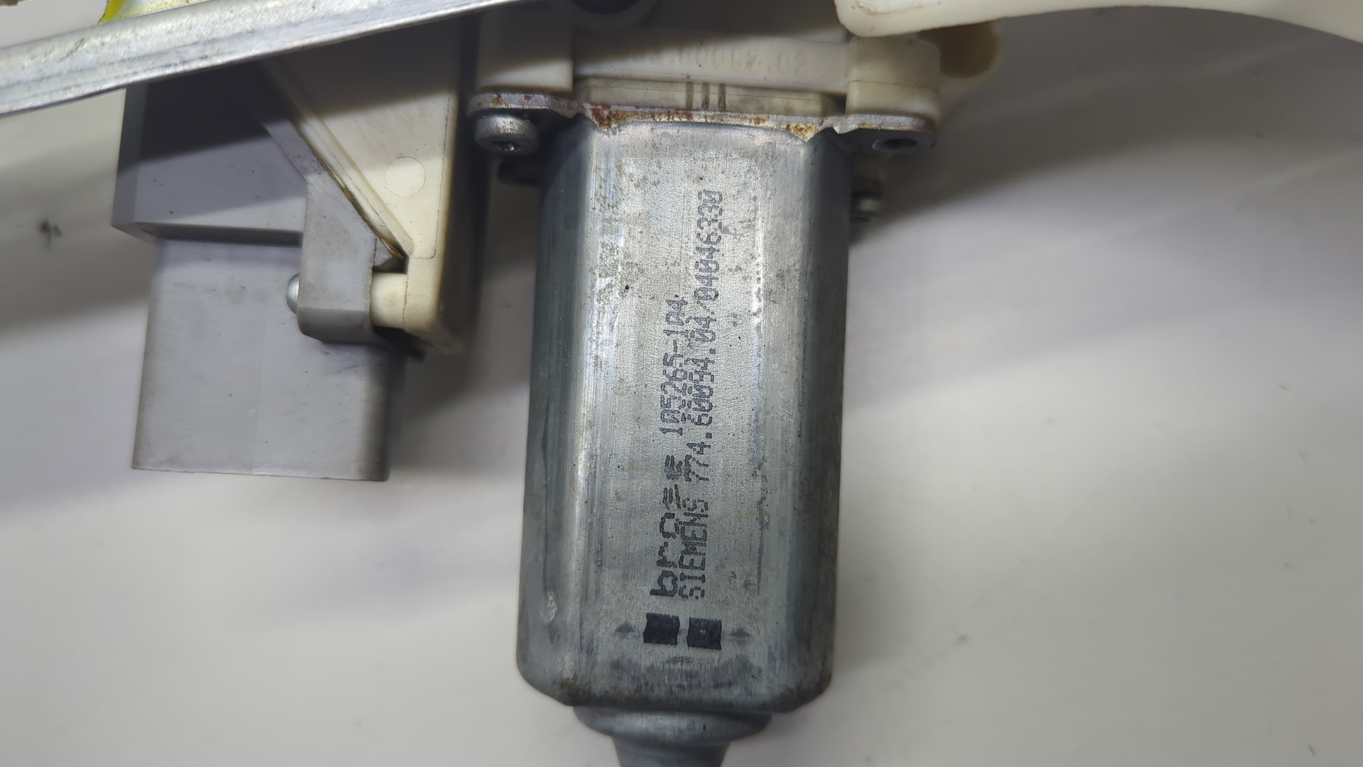 Стеклоподъемник электр. задний левый