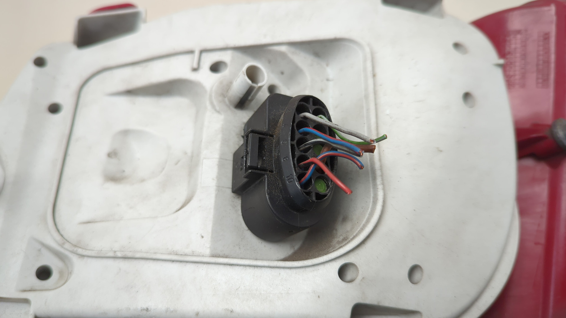 Фонарь задний левый