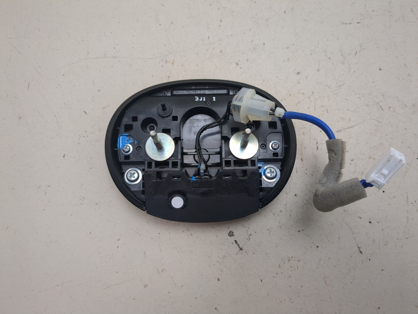 Кнопка открывания багажника