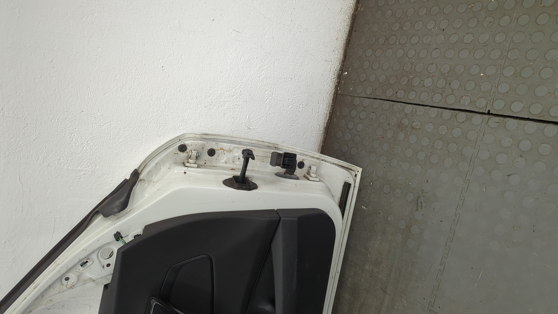 Дверь передняя левая