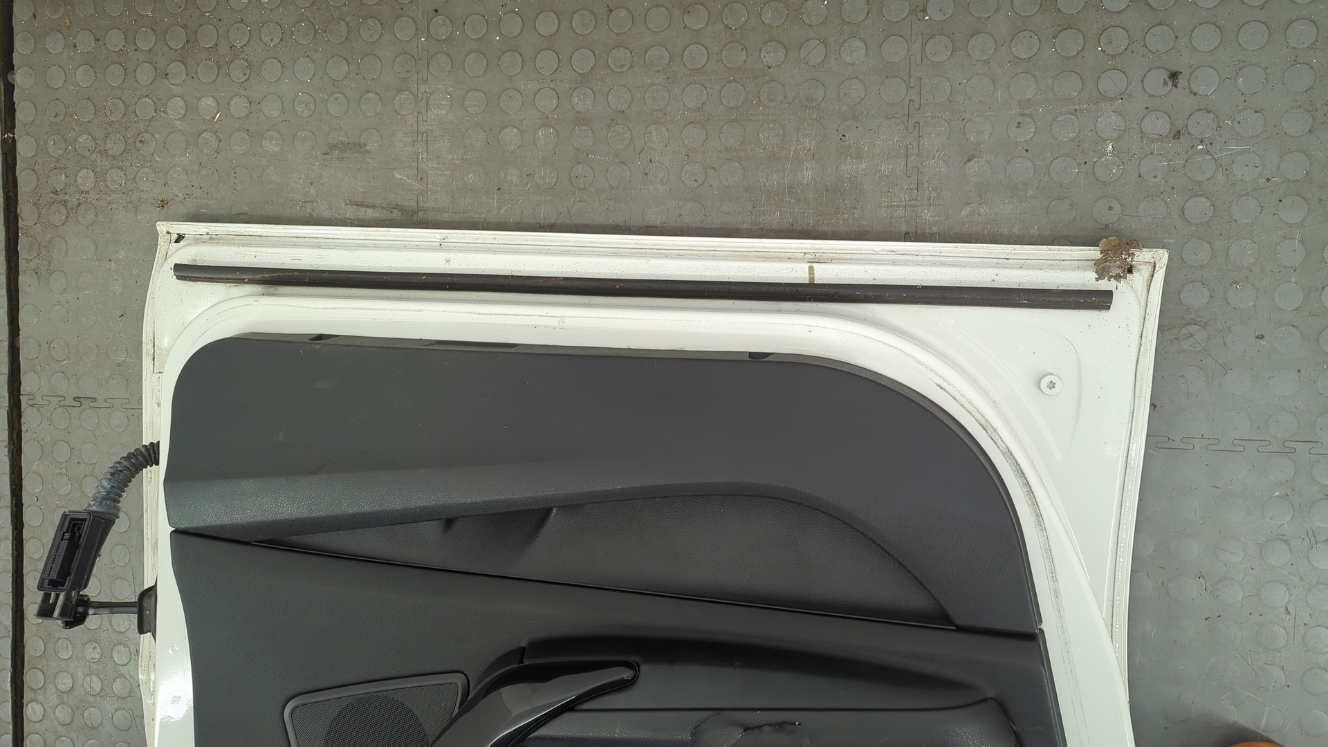 Дверь передняя левая