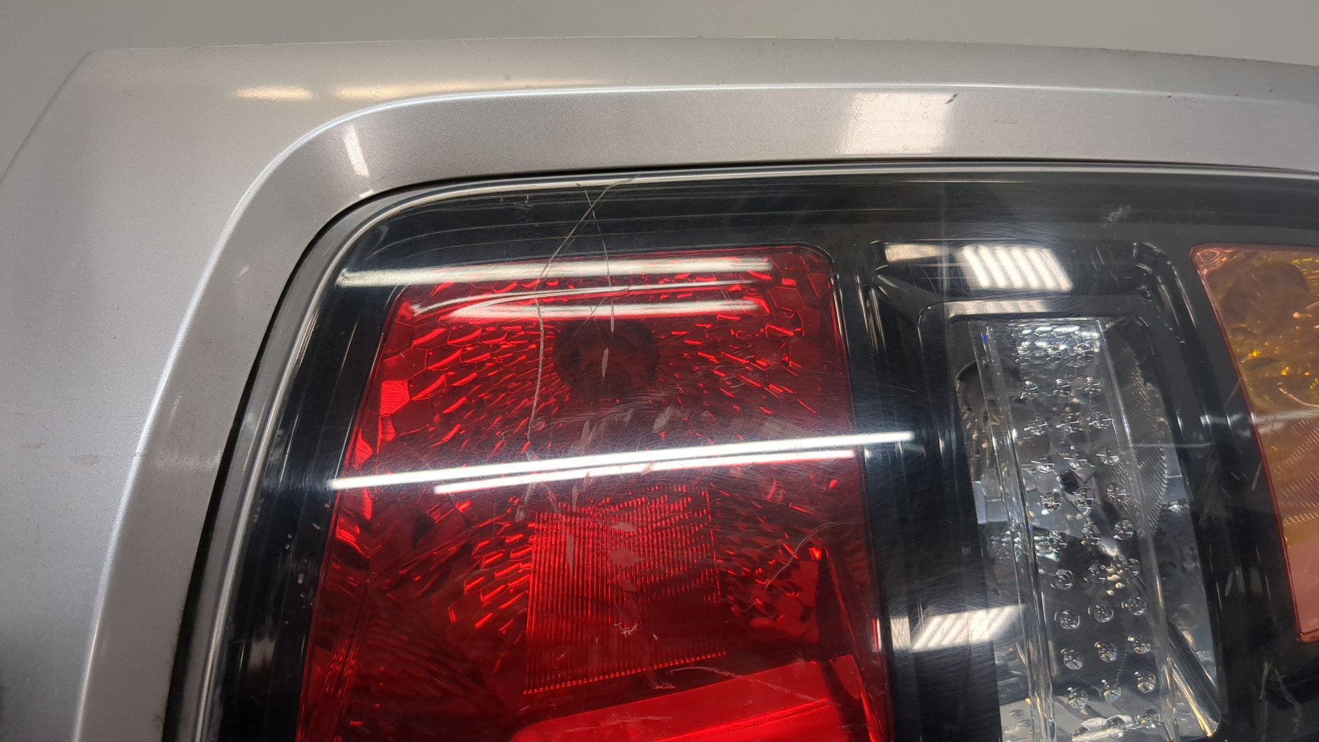 Фонарь задний левый