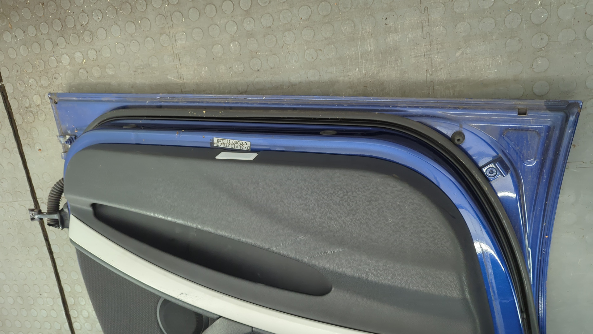 Дверь передняя левая