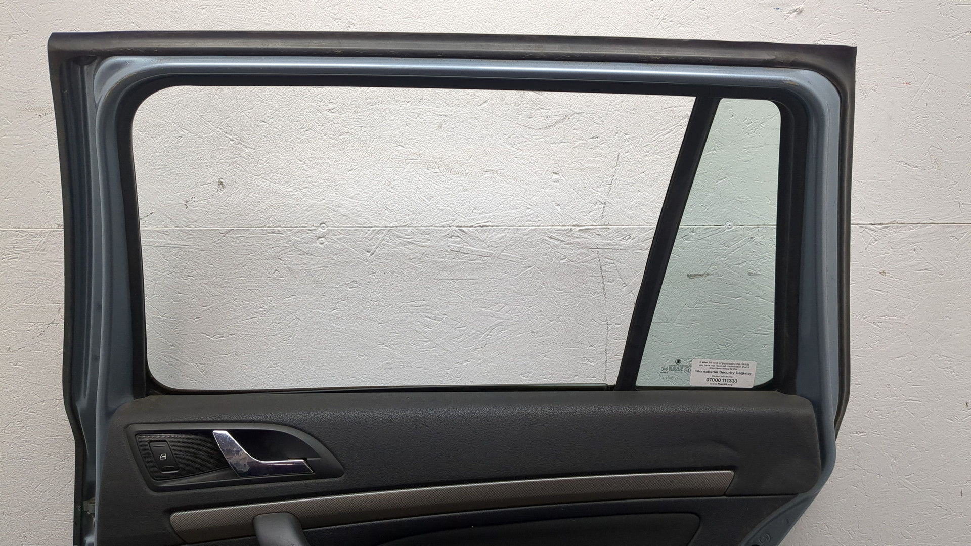 Дверь задняя правая