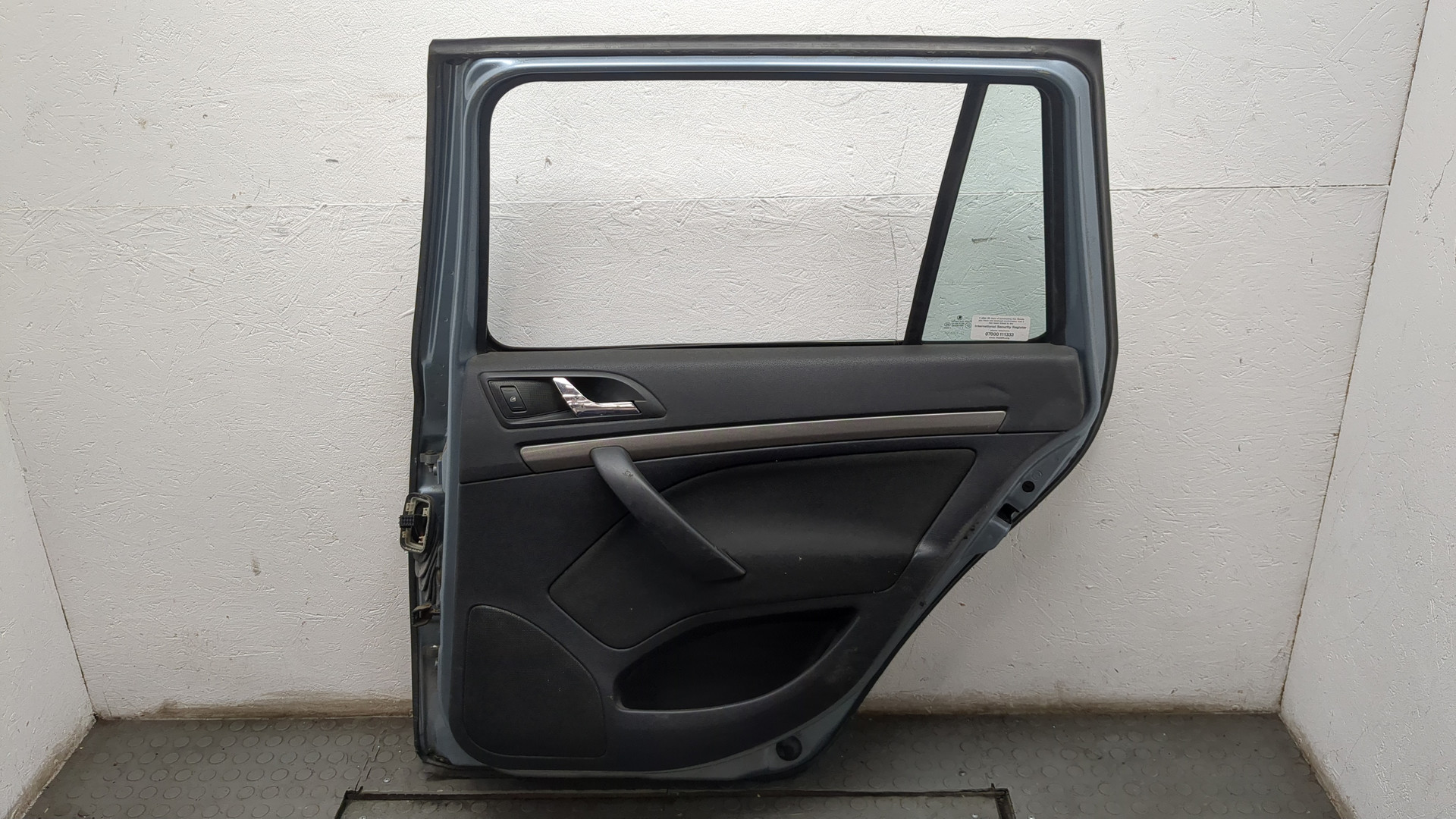 Дверь задняя правая