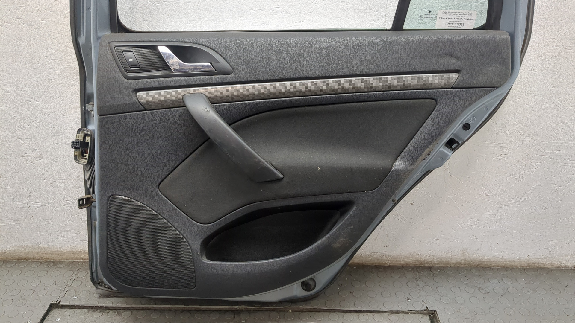 Дверь задняя правая