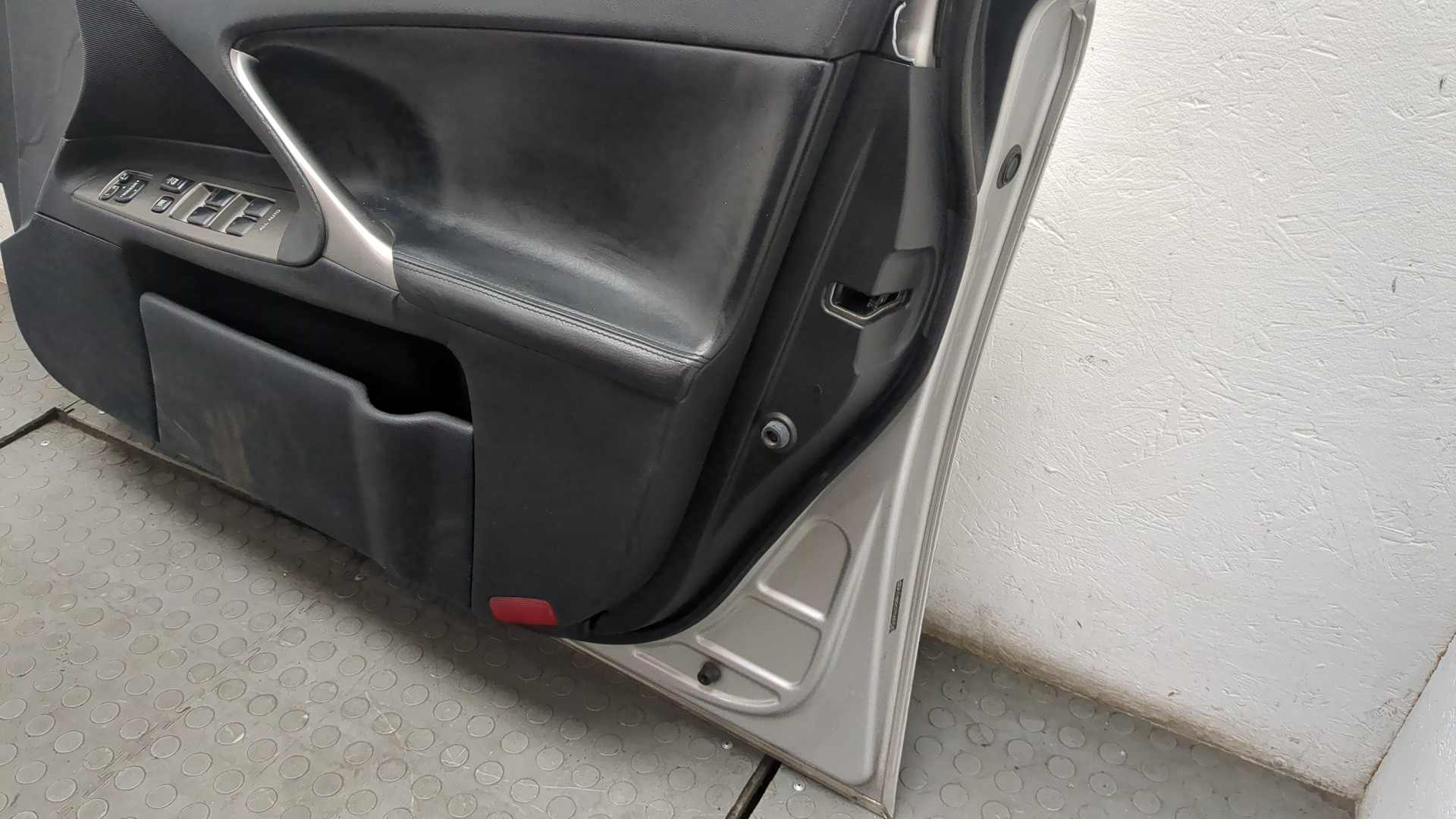 Дверь передняя правая