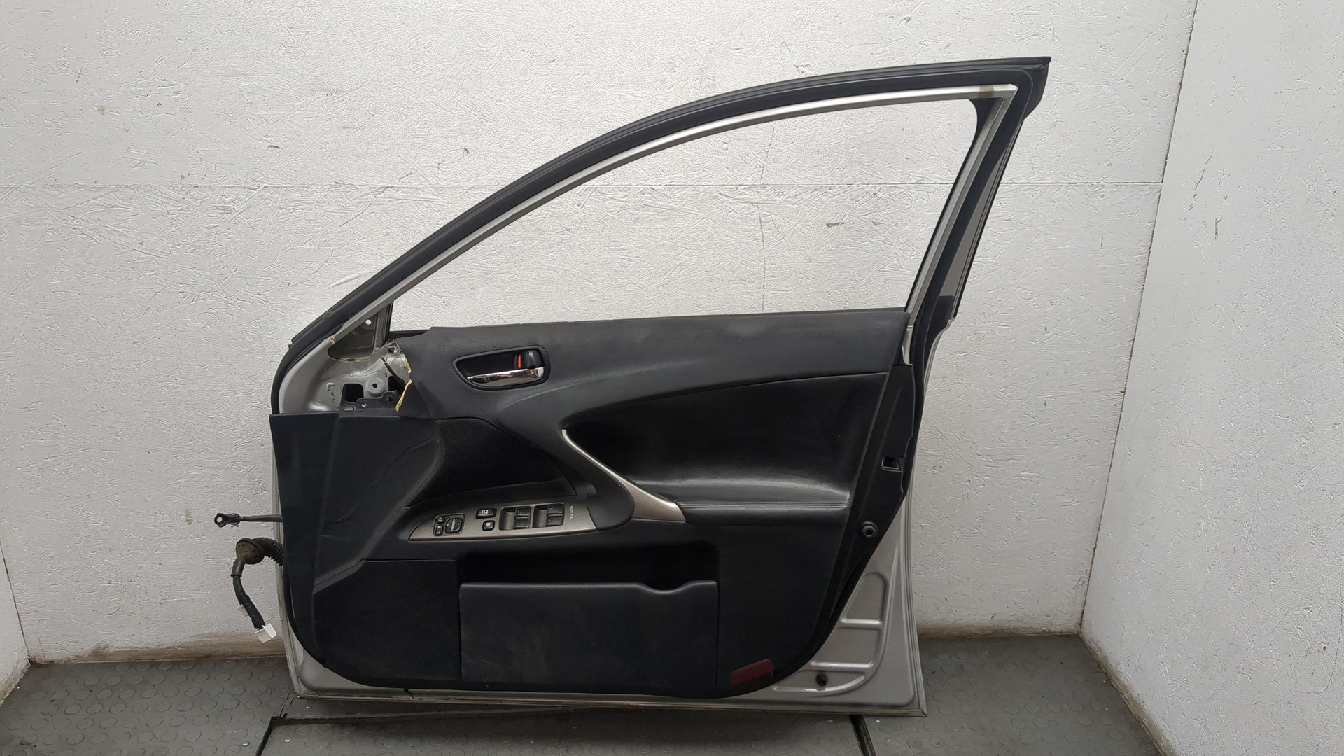 Дверь передняя правая