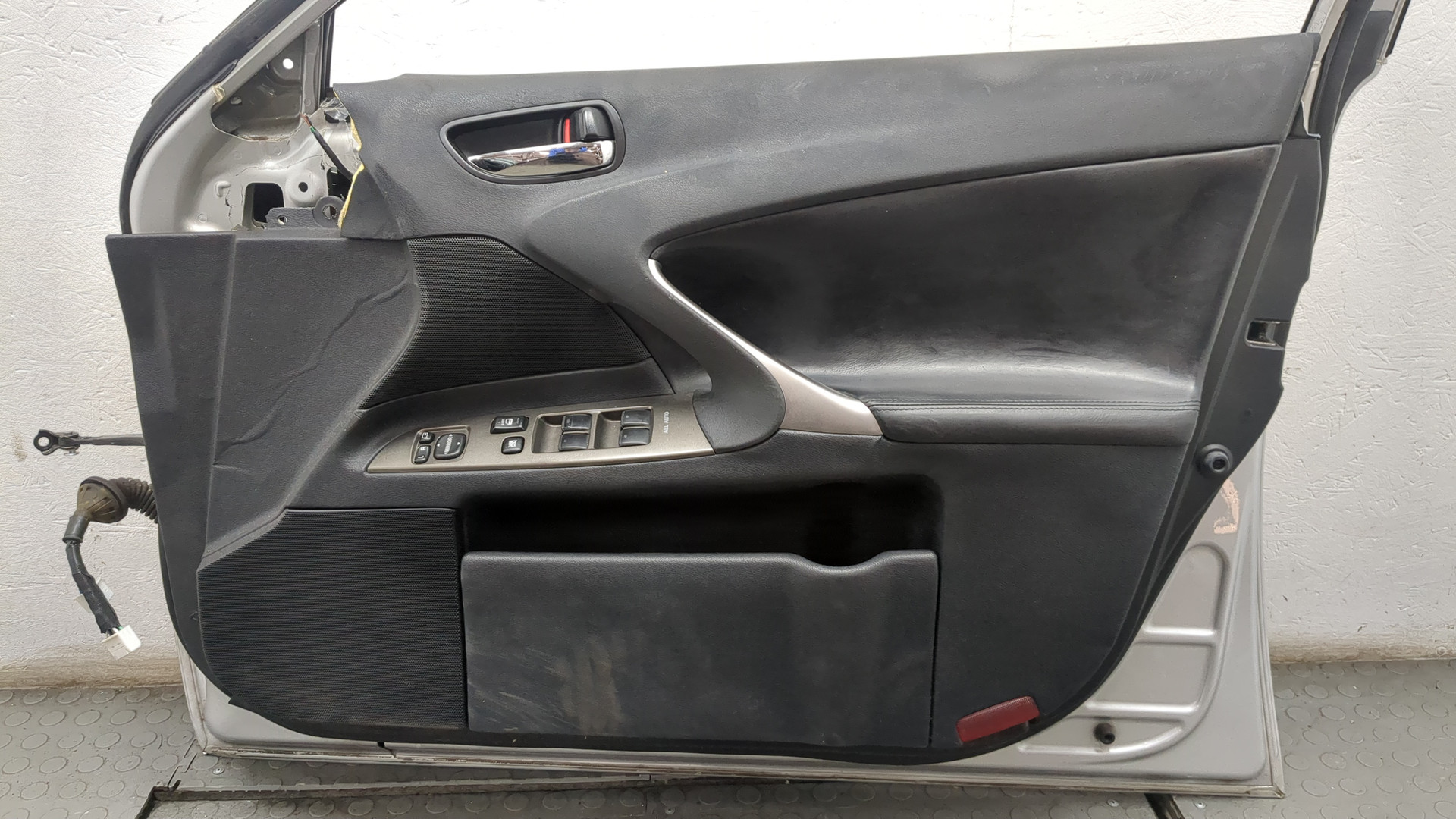 Дверь передняя правая