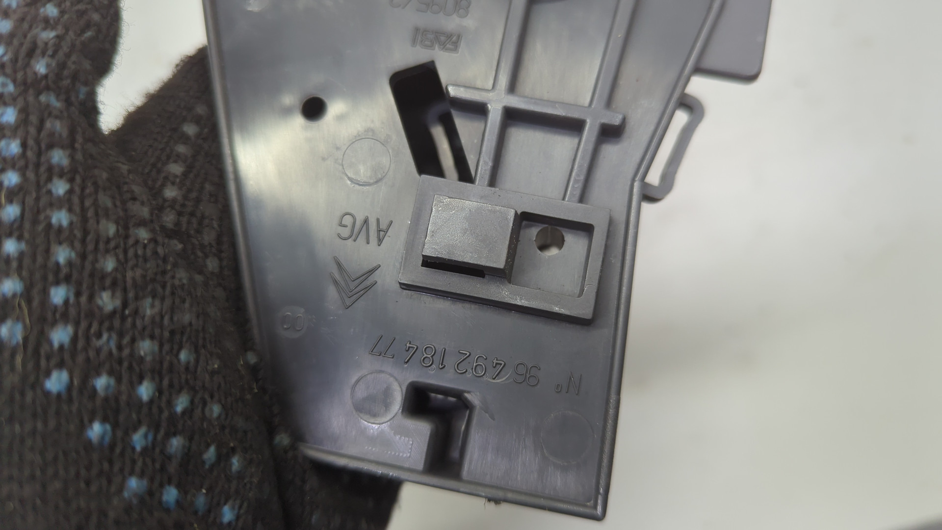 Ручка двери передней внутренняя левая