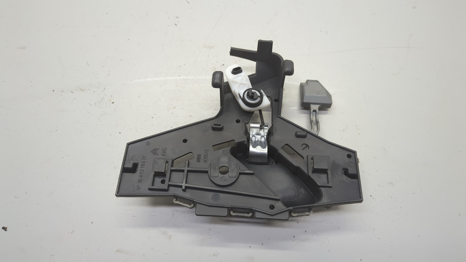 Ручка двери передней внутренняя левая