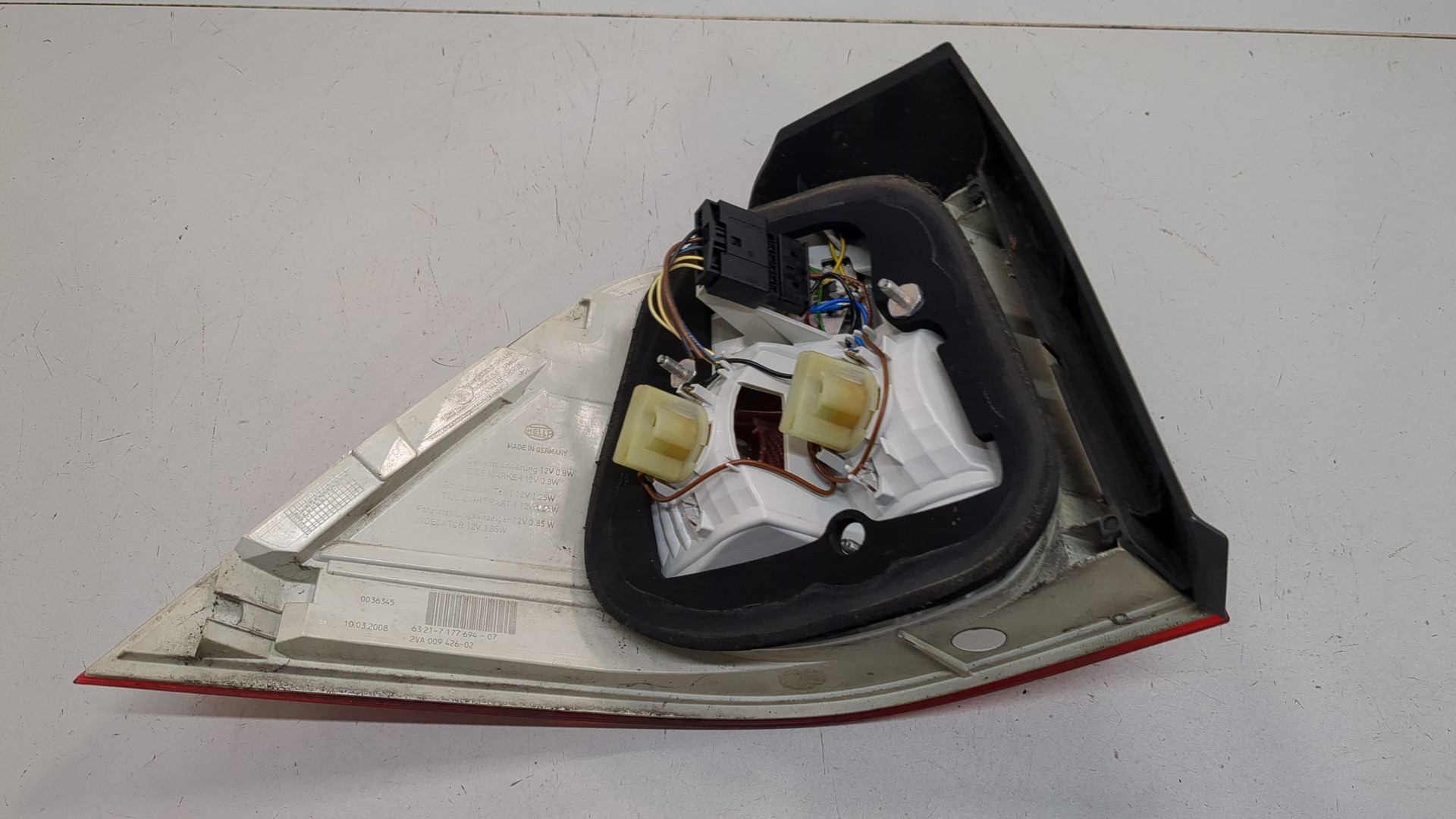 Фонарь задний правый