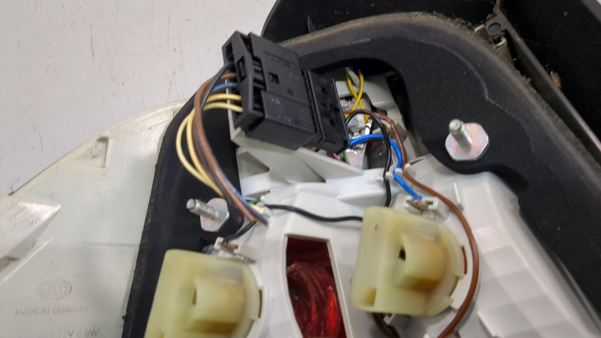 Фонарь задний правый