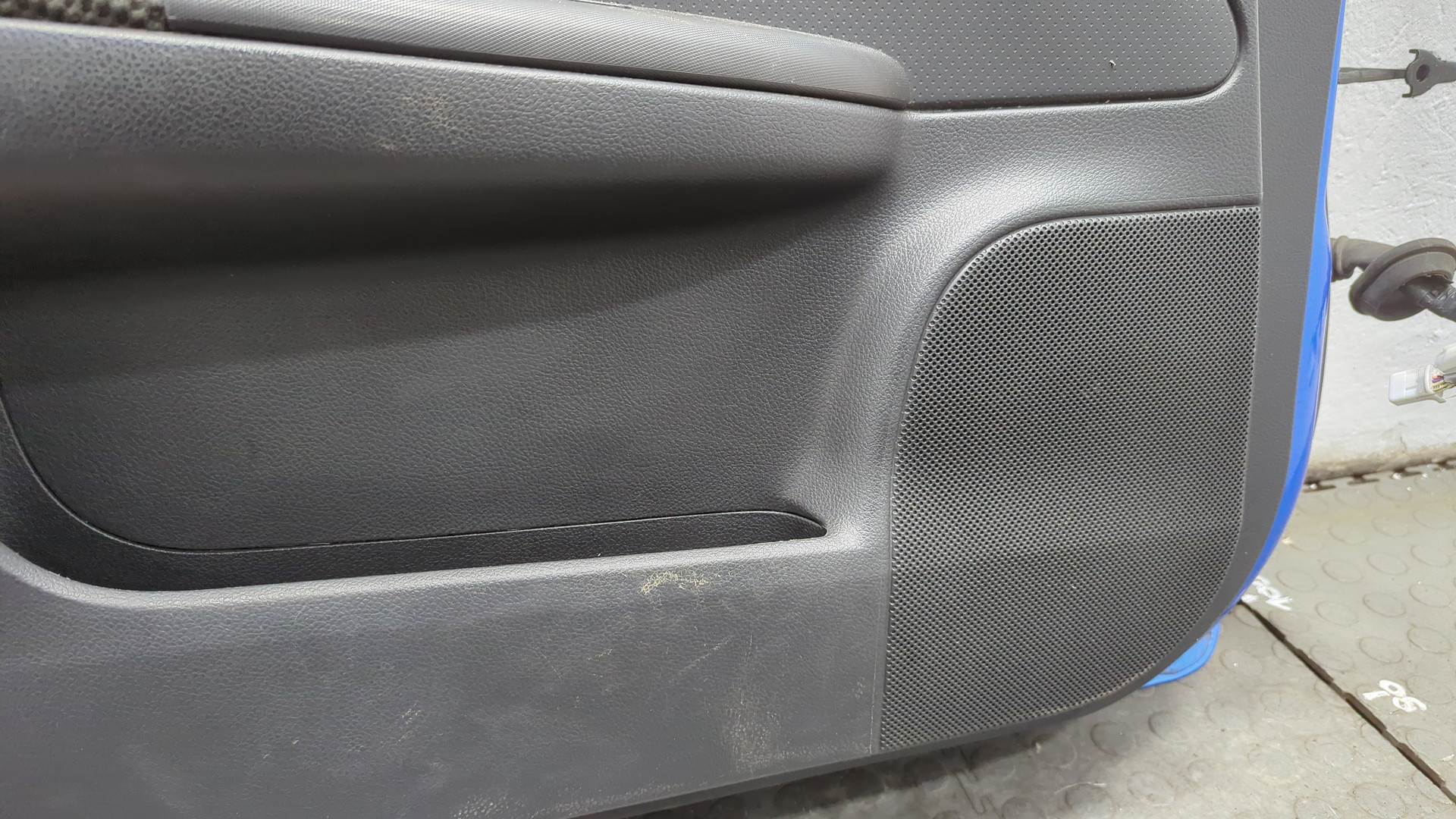 Дверь передняя левая