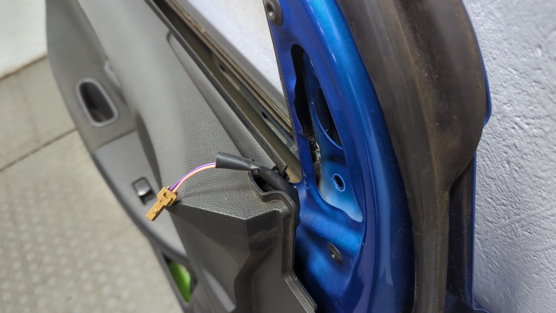 Дверь передняя левая