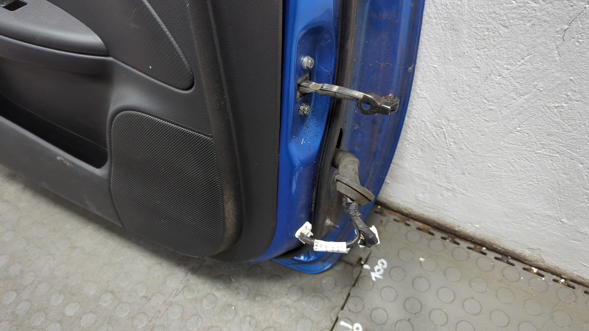 Дверь передняя левая