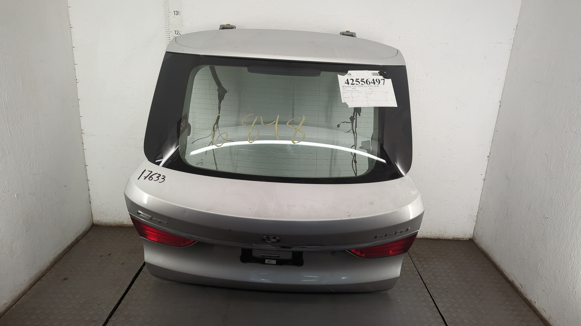 Дверь багажника