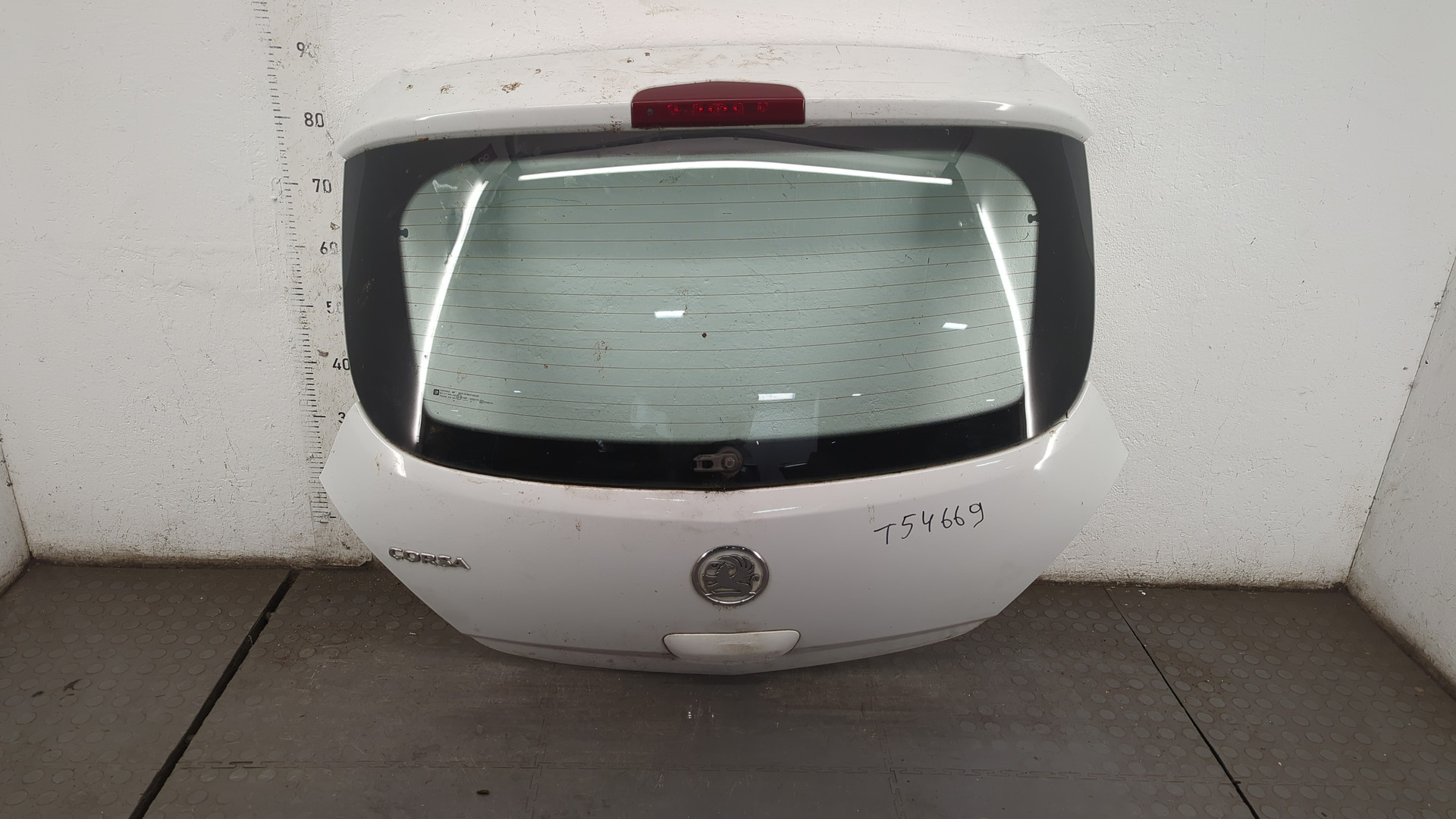 Дверь багажника