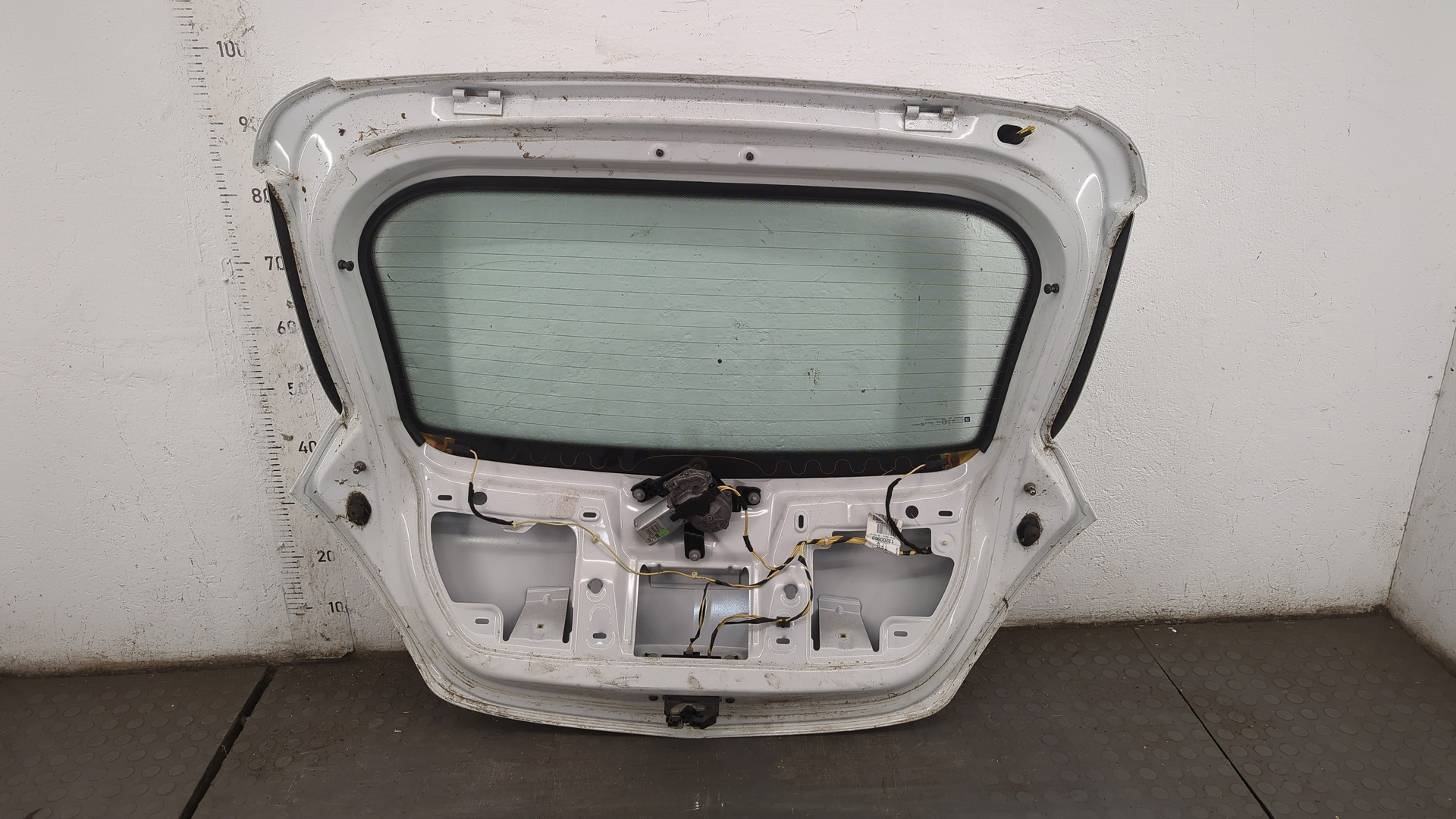 Дверь багажника