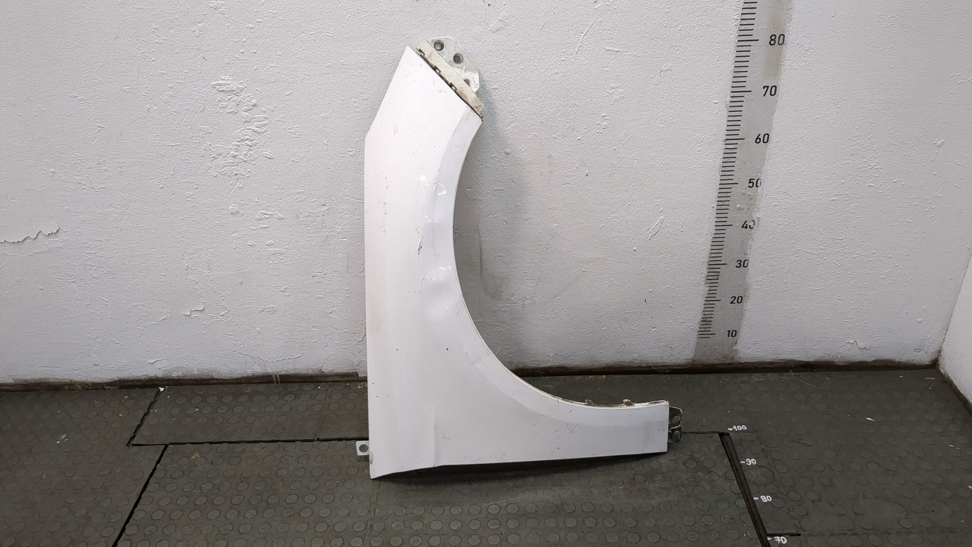 Крыло переднее правое