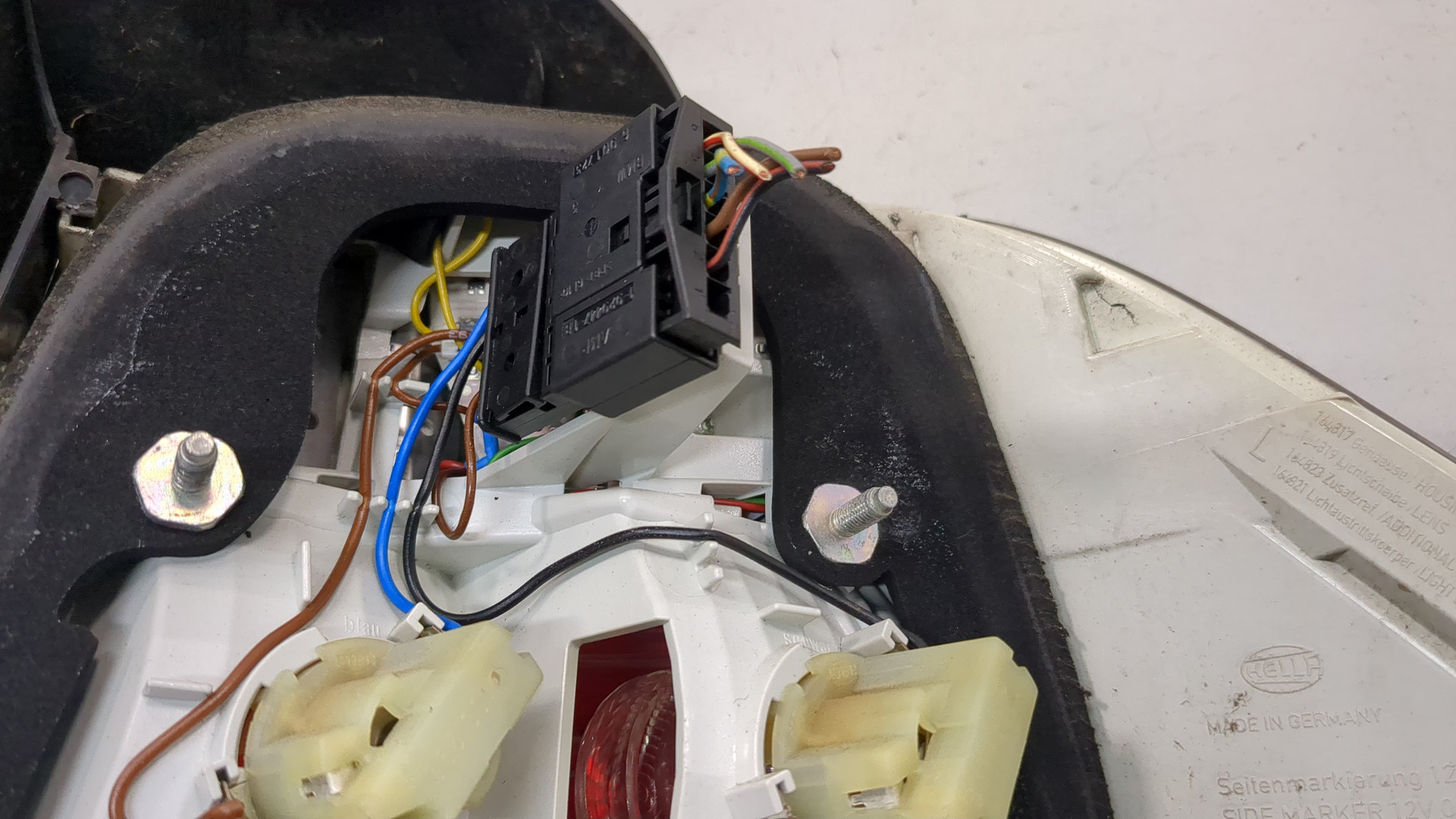 Фонарь задний левый