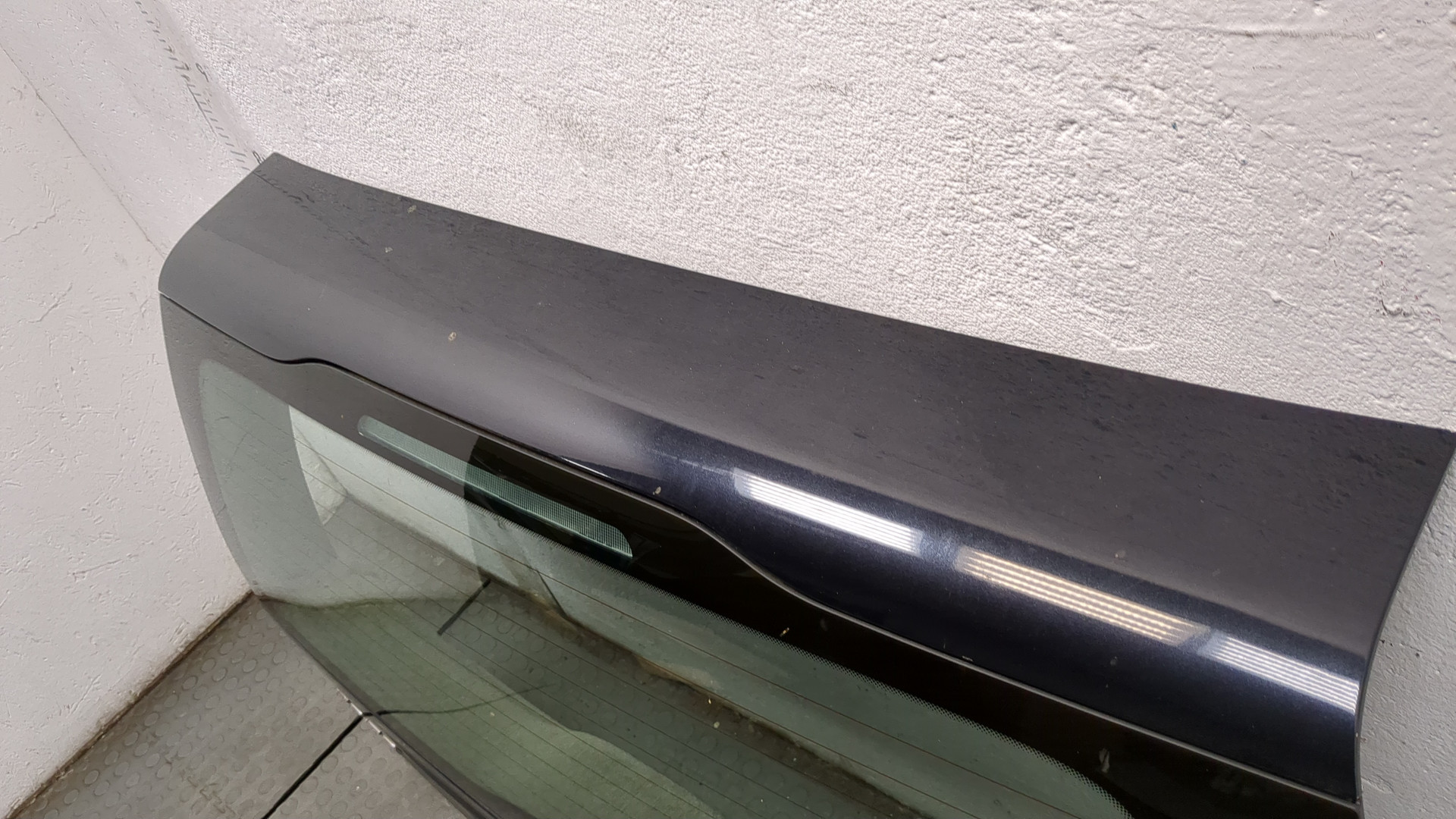 Дверь багажника