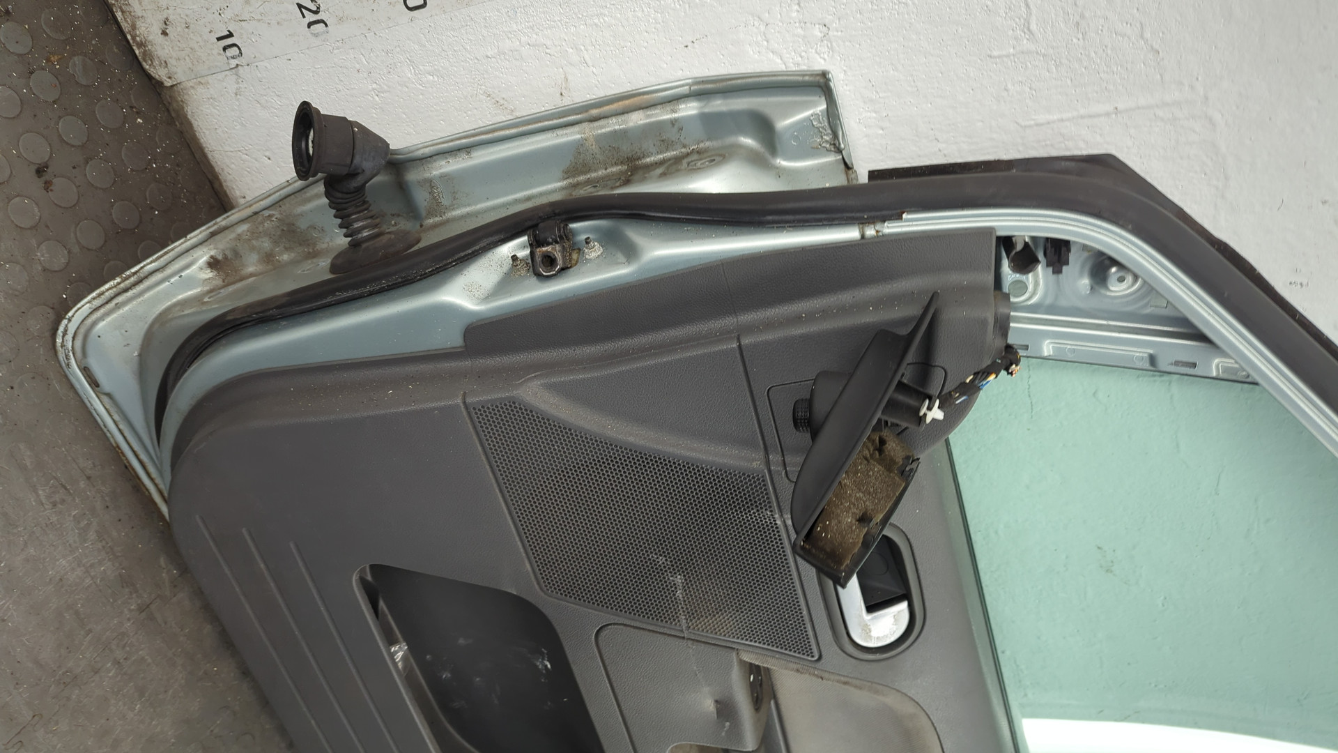 Дверь передняя правая