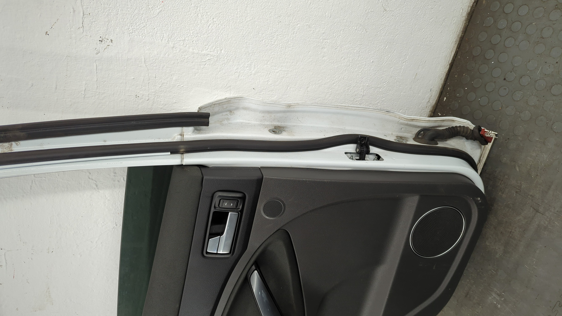 Дверь задняя левая