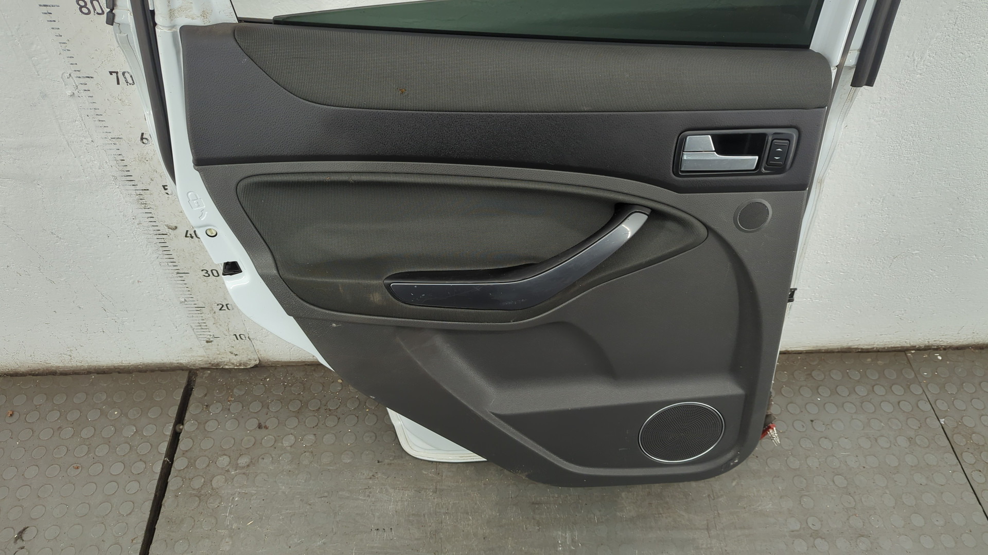 Дверь задняя левая