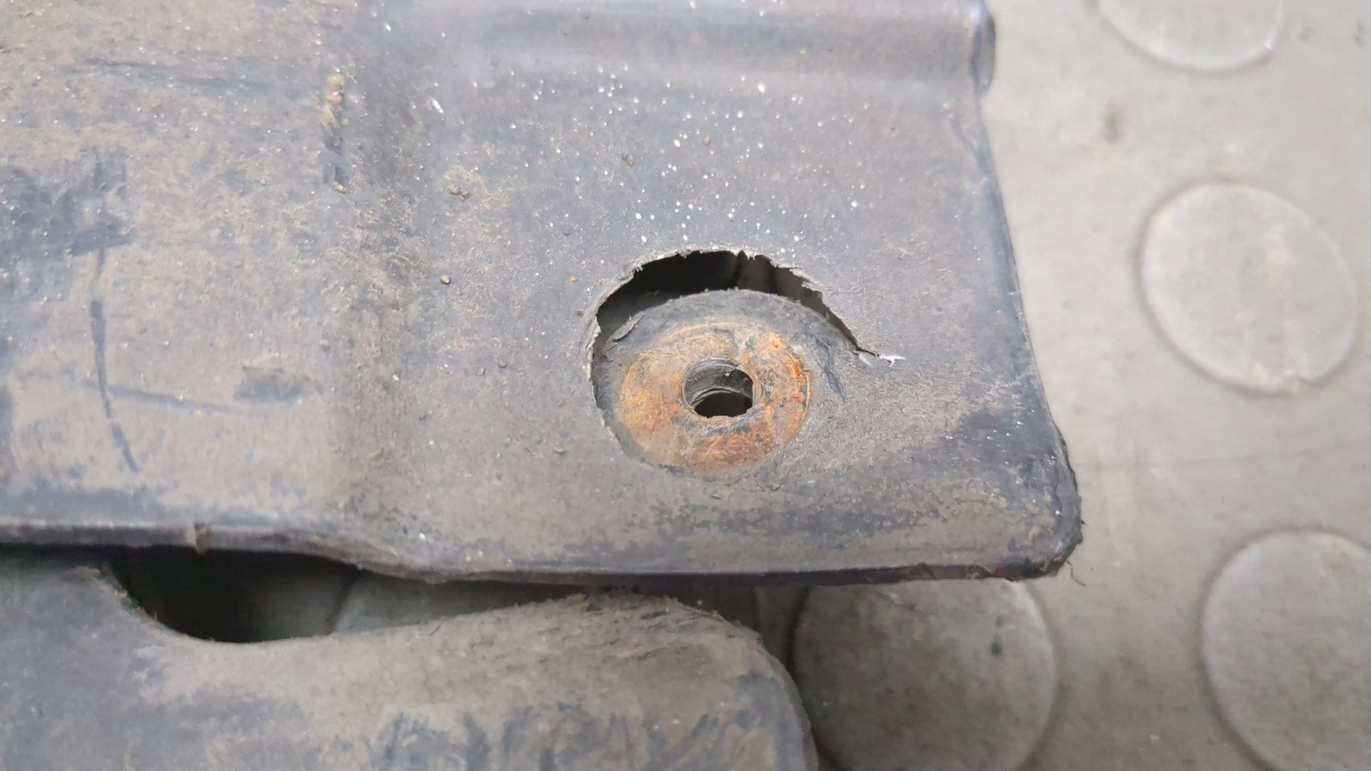 Локер передний левый