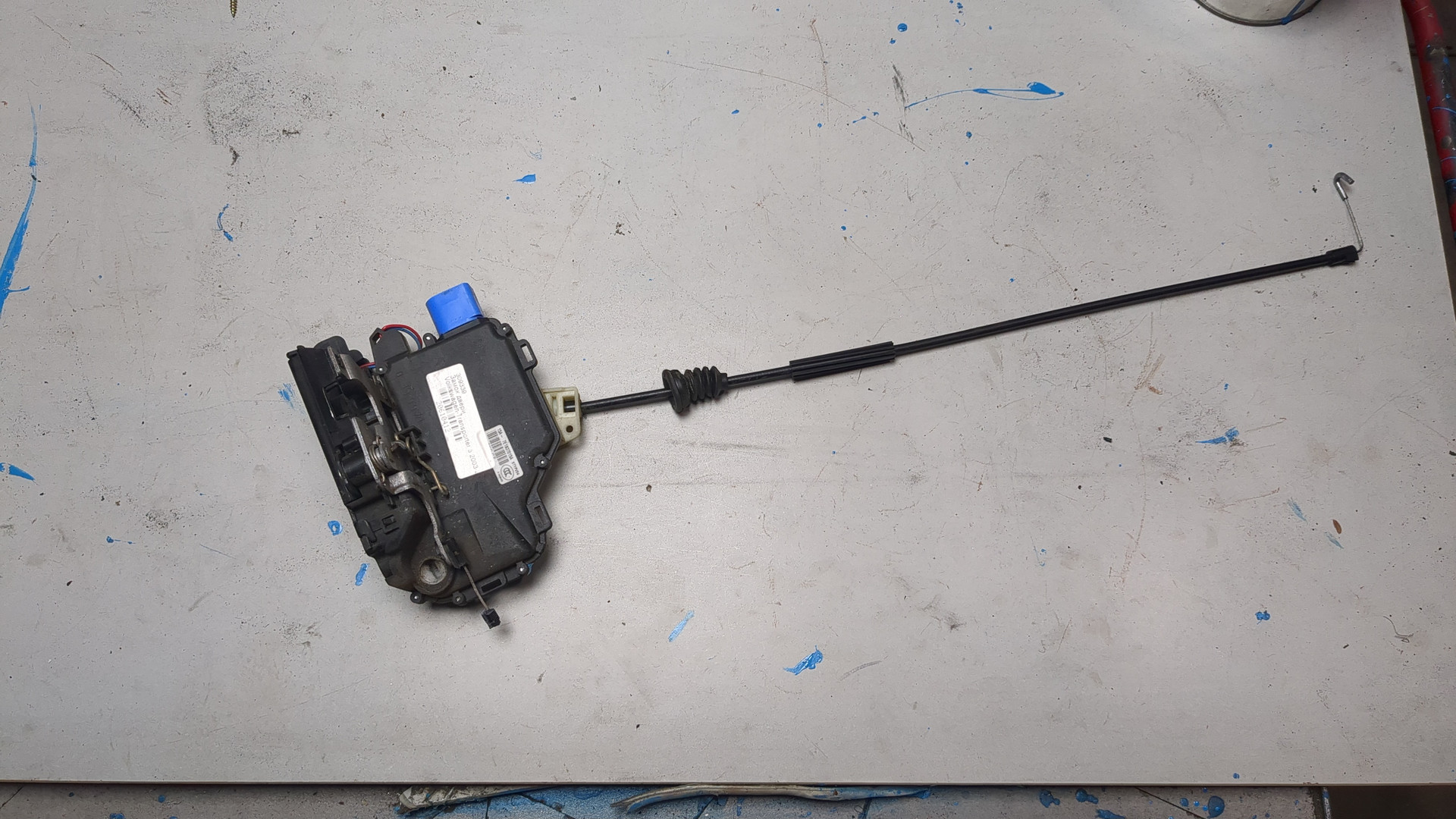 Замок двери передней левой