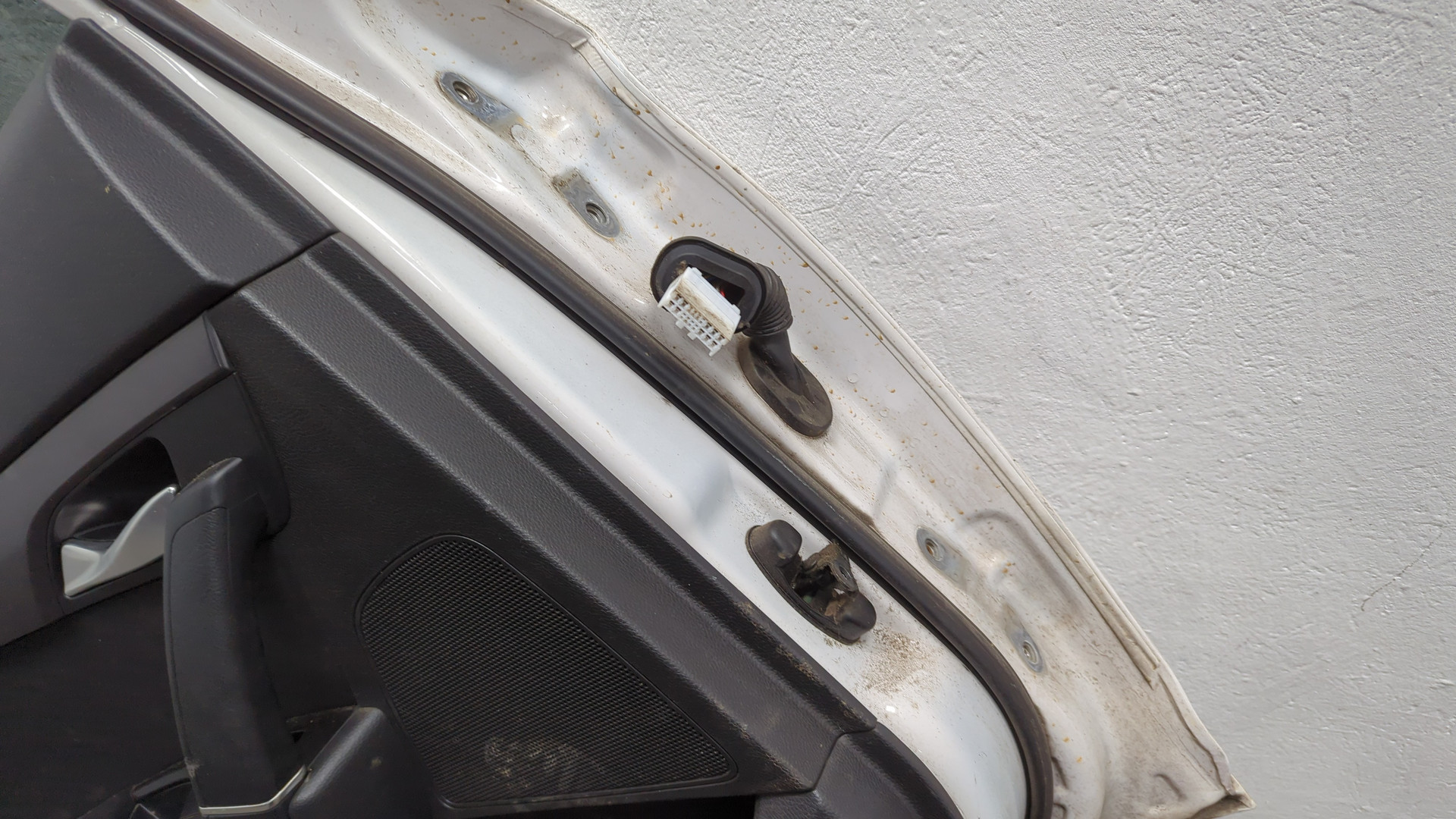 Дверь задняя левая