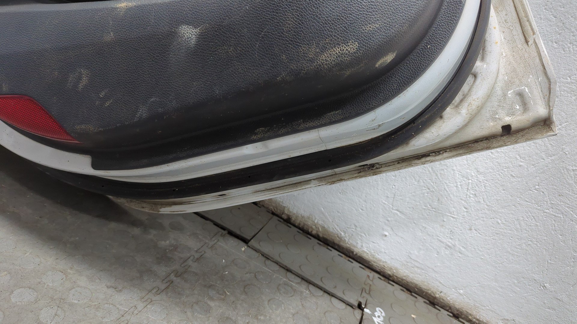 Дверь задняя левая