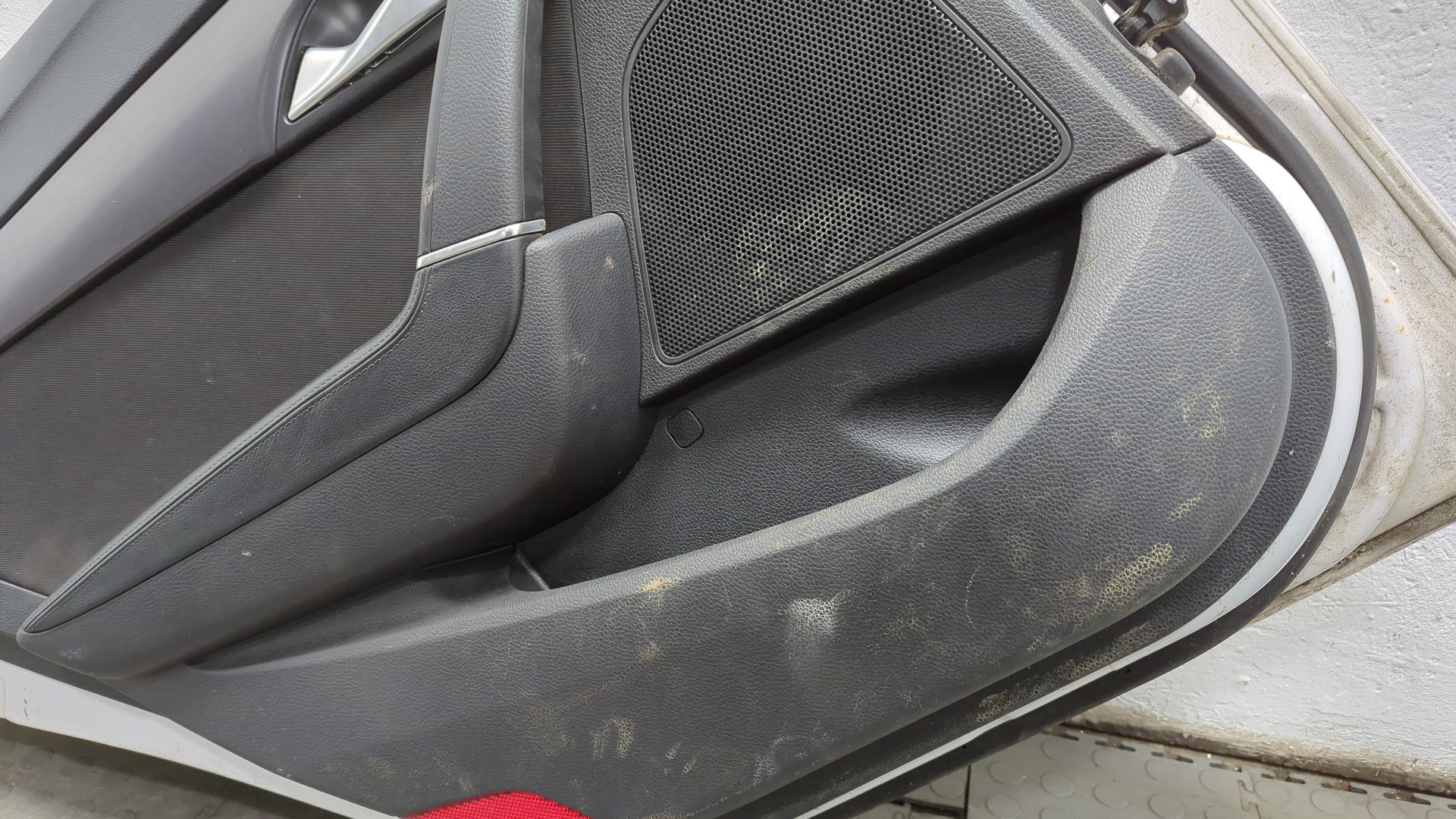 Дверь задняя левая