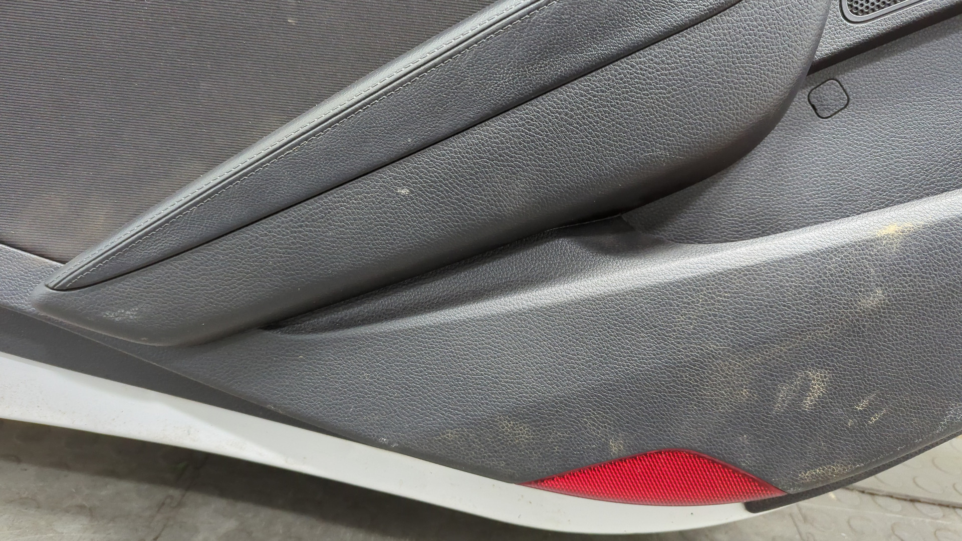 Дверь задняя левая