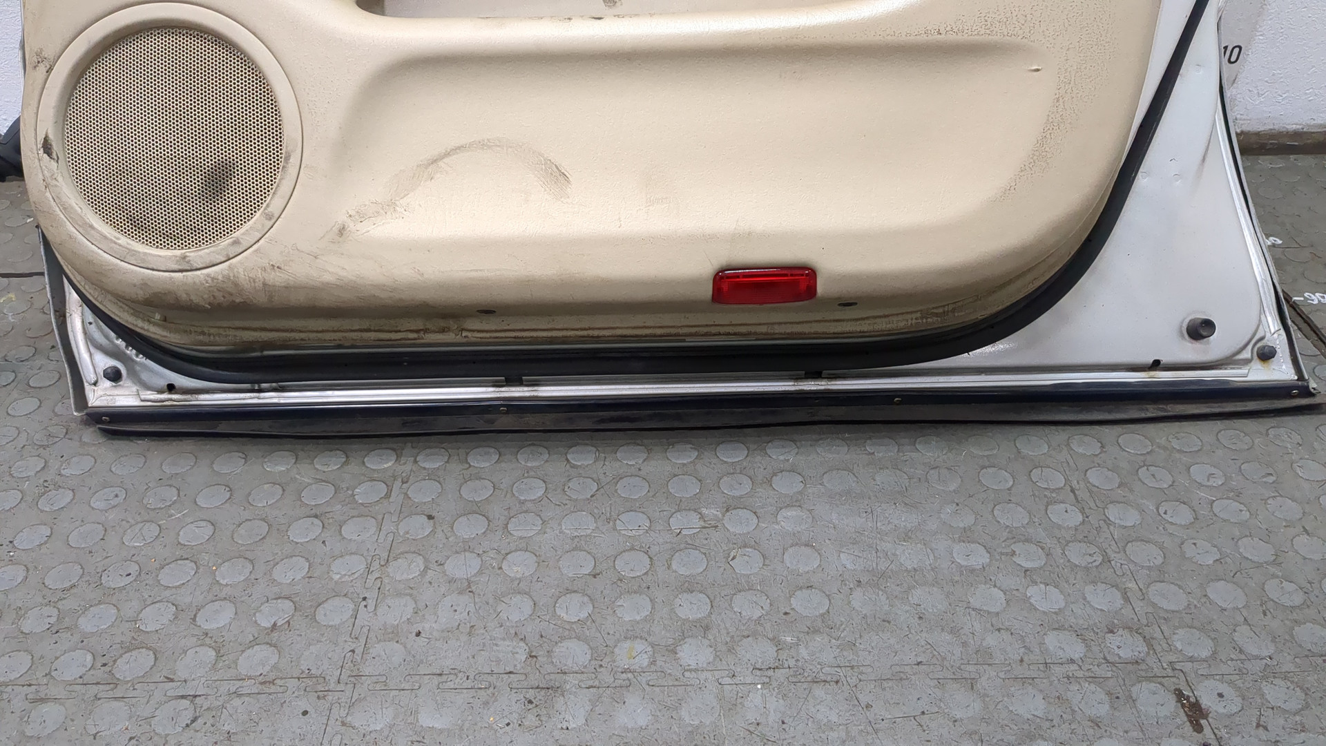 Дверь передняя правая