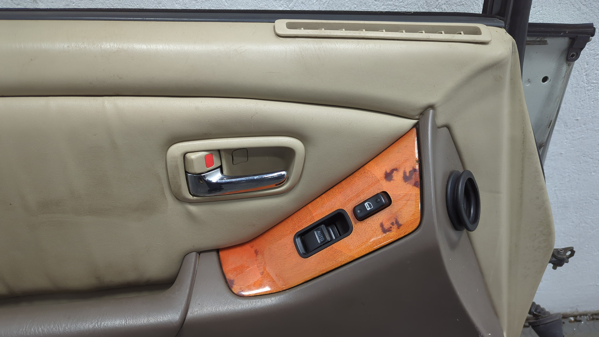 Дверь передняя левая