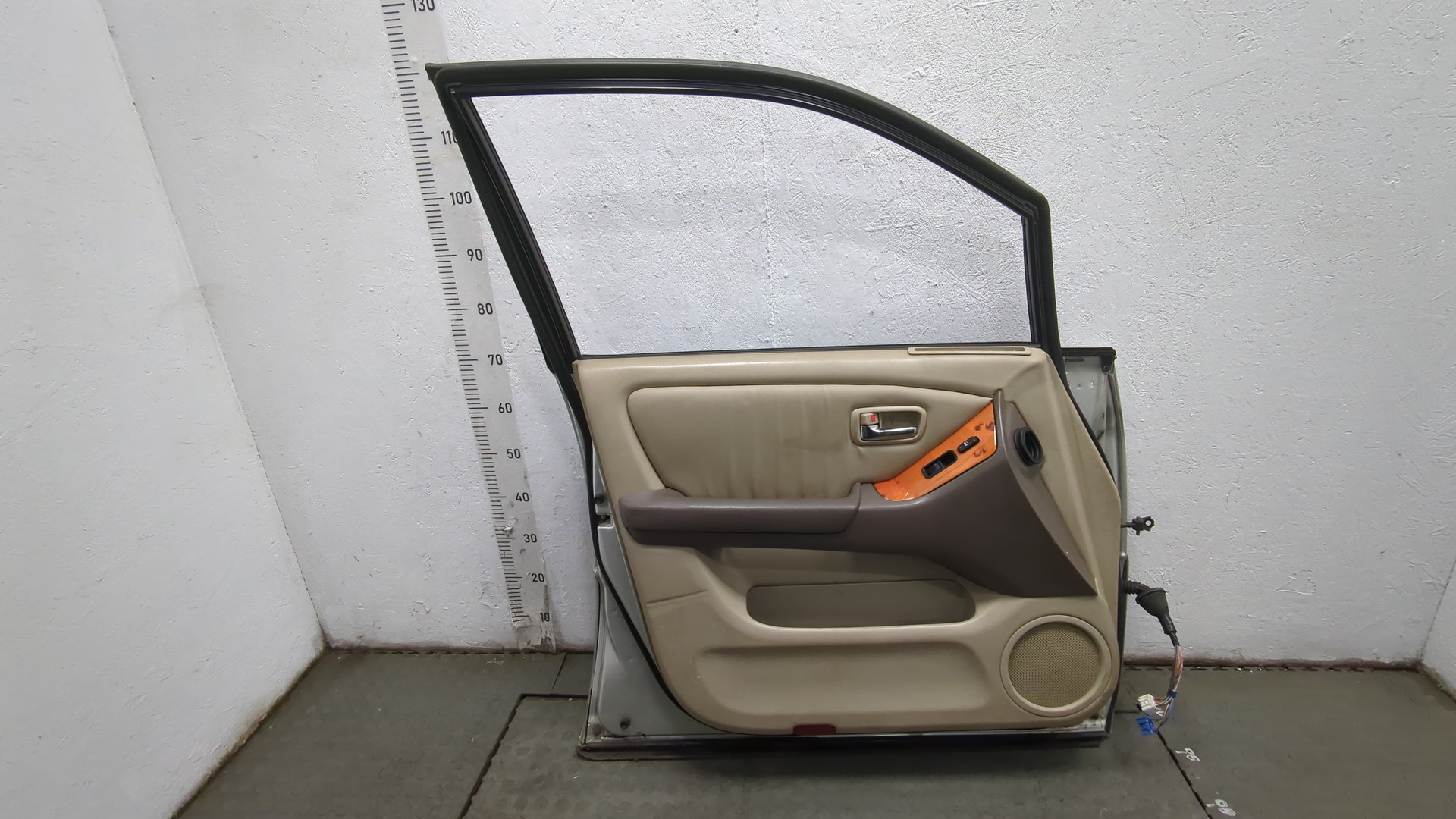 Дверь передняя левая