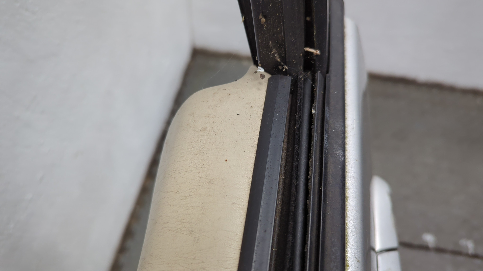 Дверь передняя левая