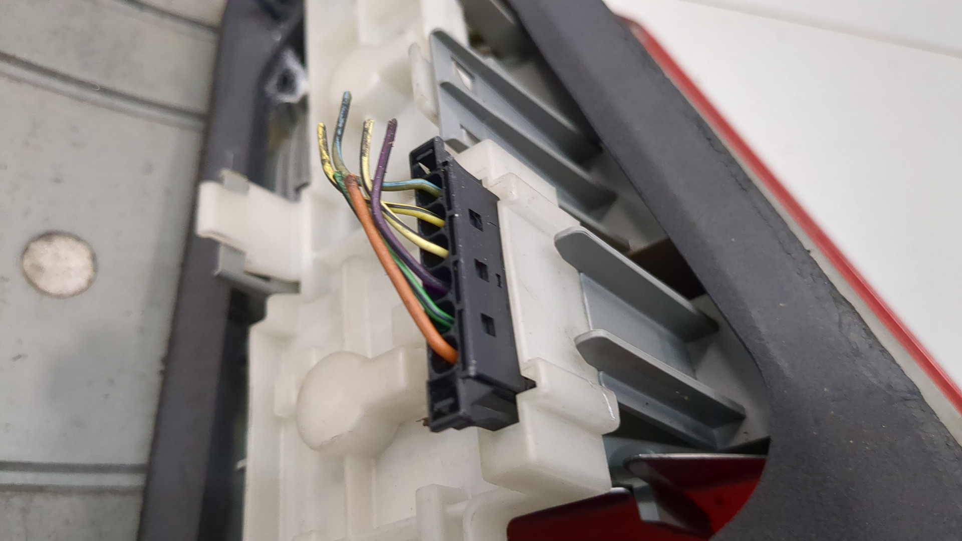 Фонарь задний правый