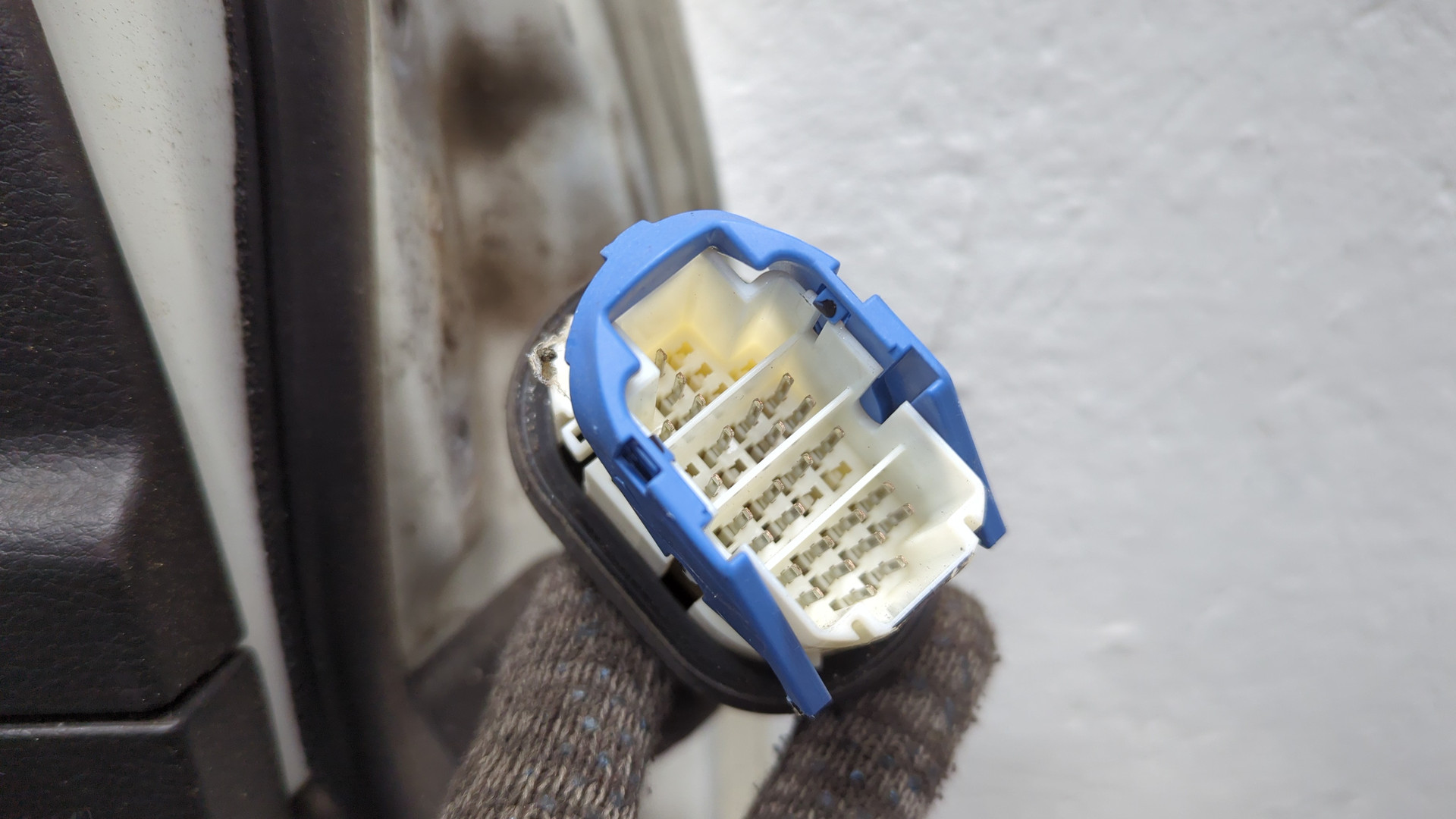 Дверь передняя левая