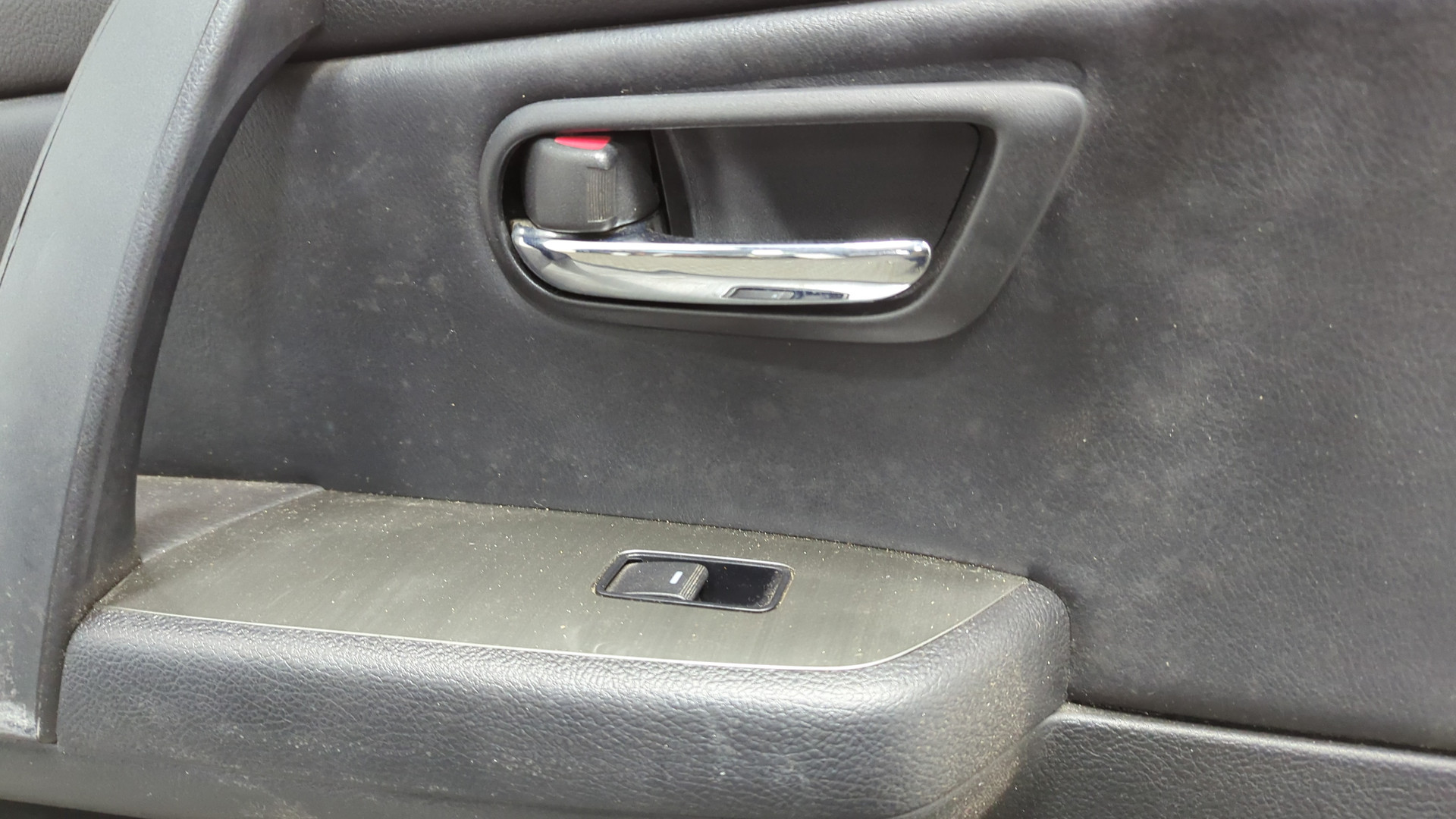 Дверь передняя левая