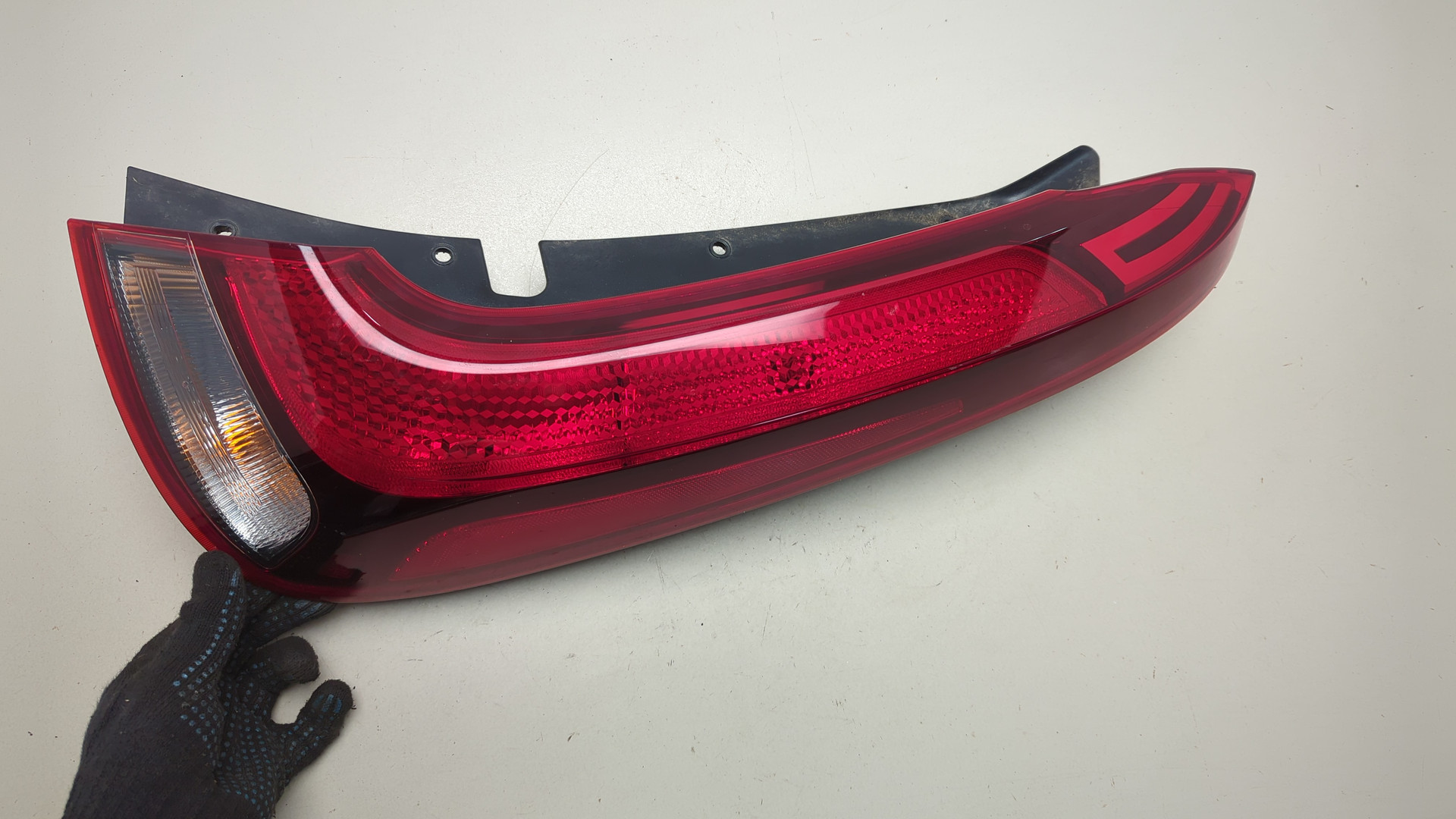 Фонарь задний правый