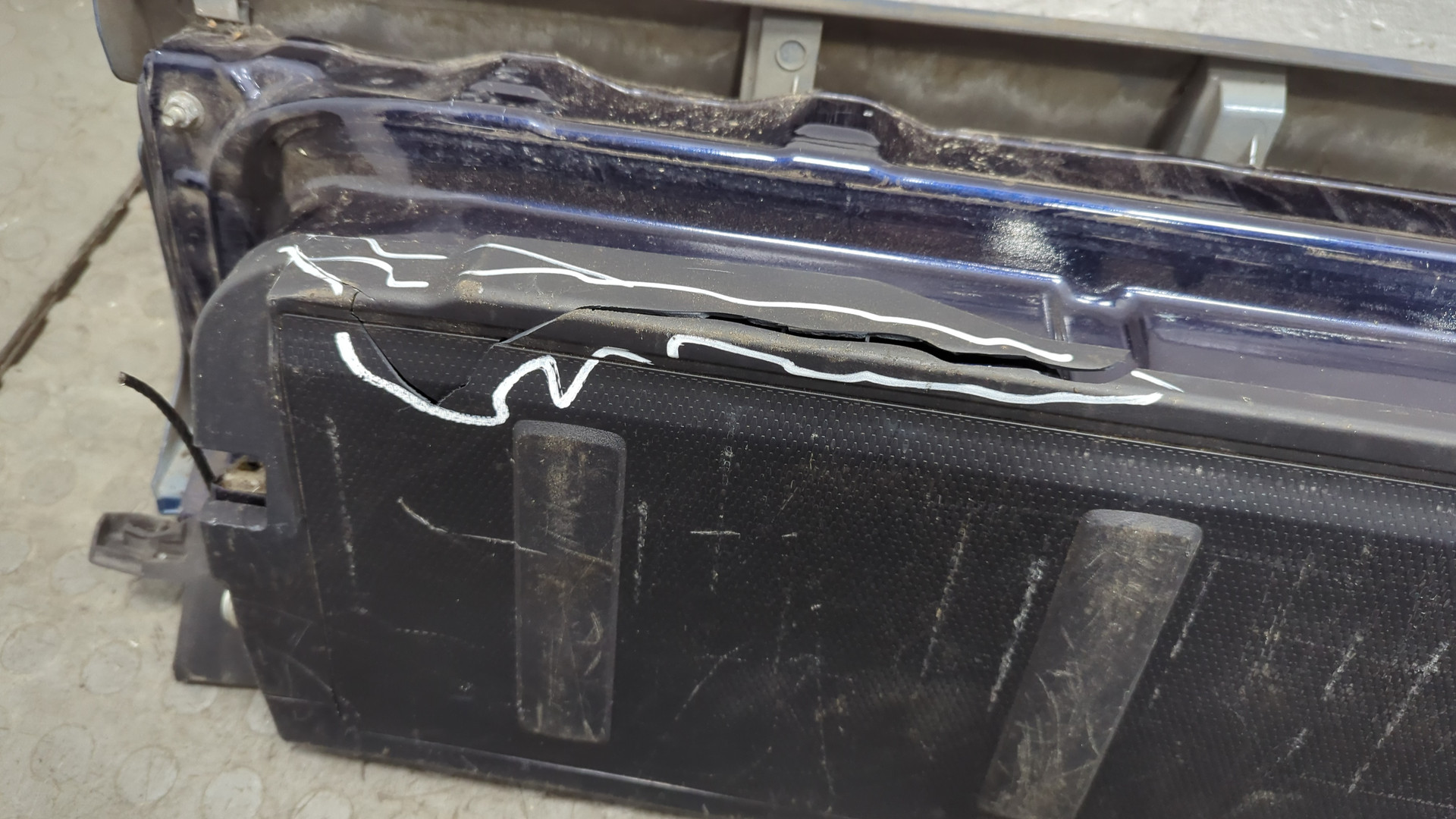 Дверь багажника нижняя (борт)