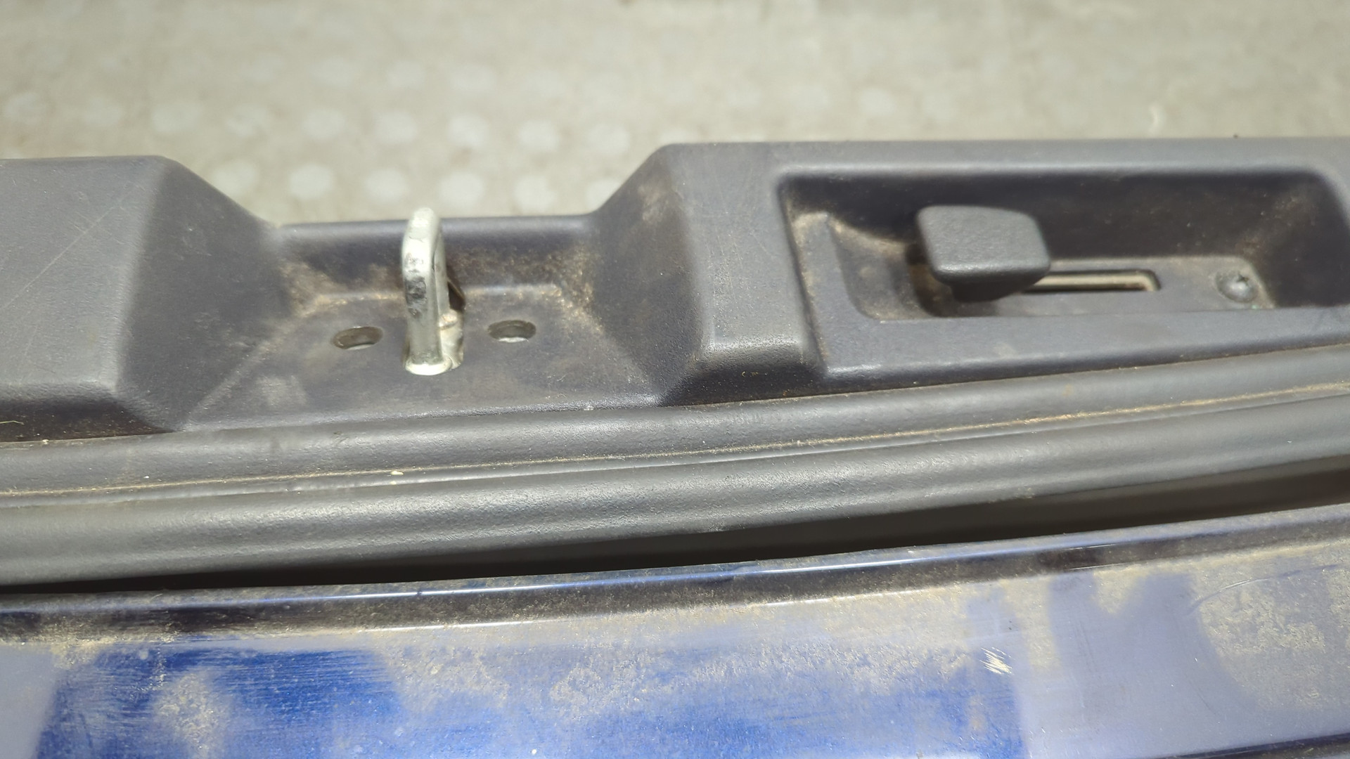 Дверь багажника нижняя (борт)