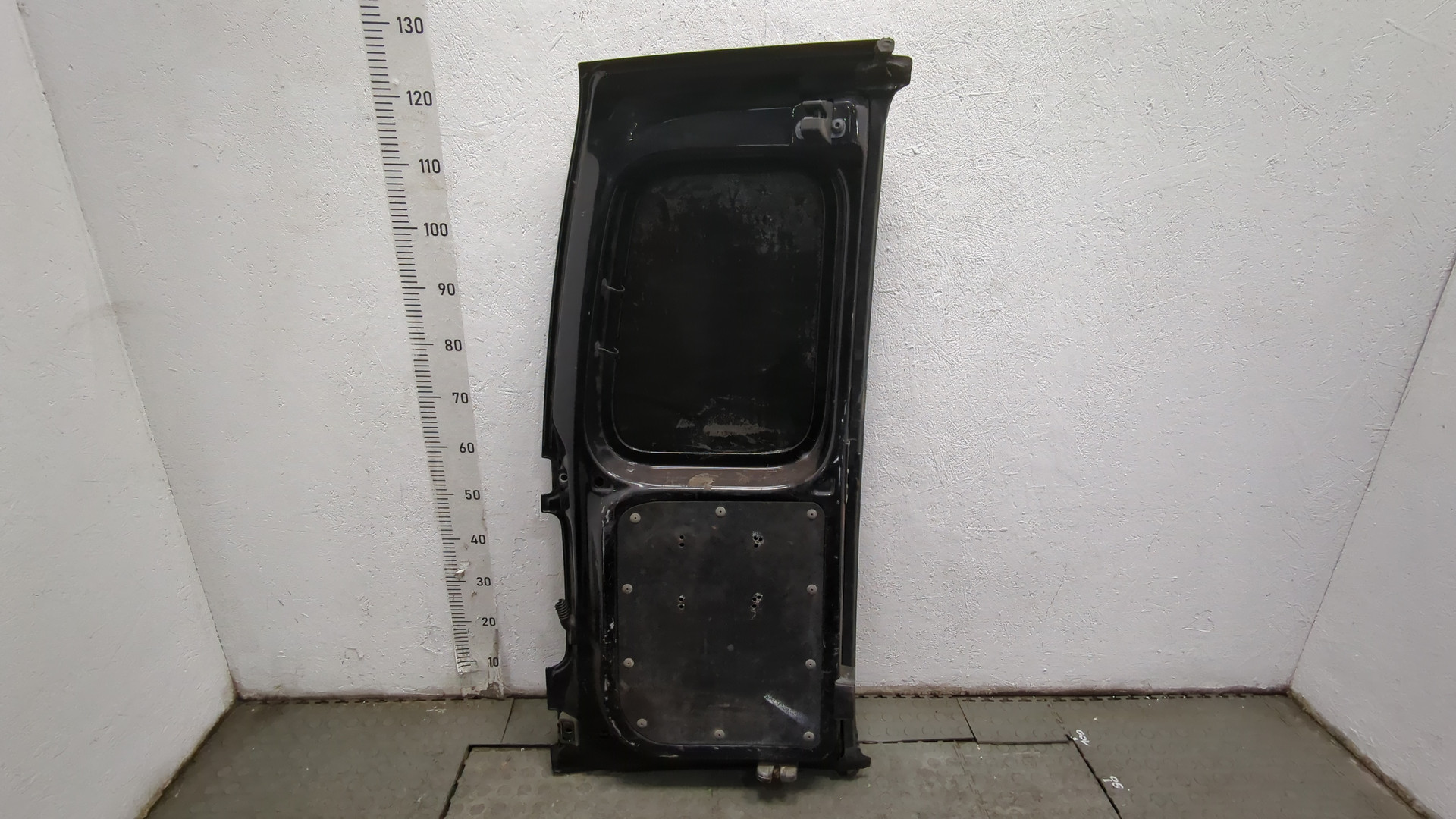 Дверь багажника правая