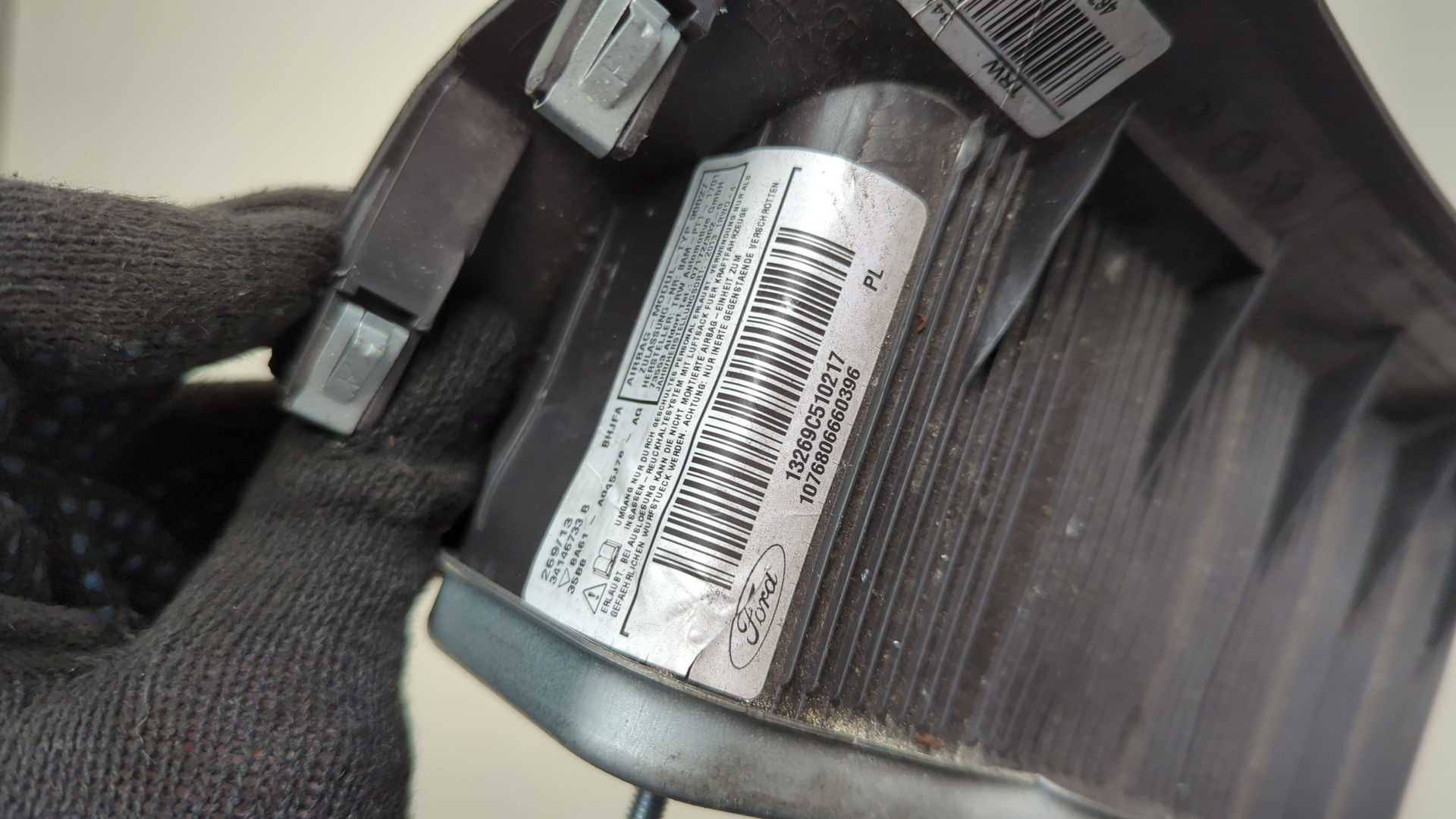 Подушка безопасности нижняя (для колен)